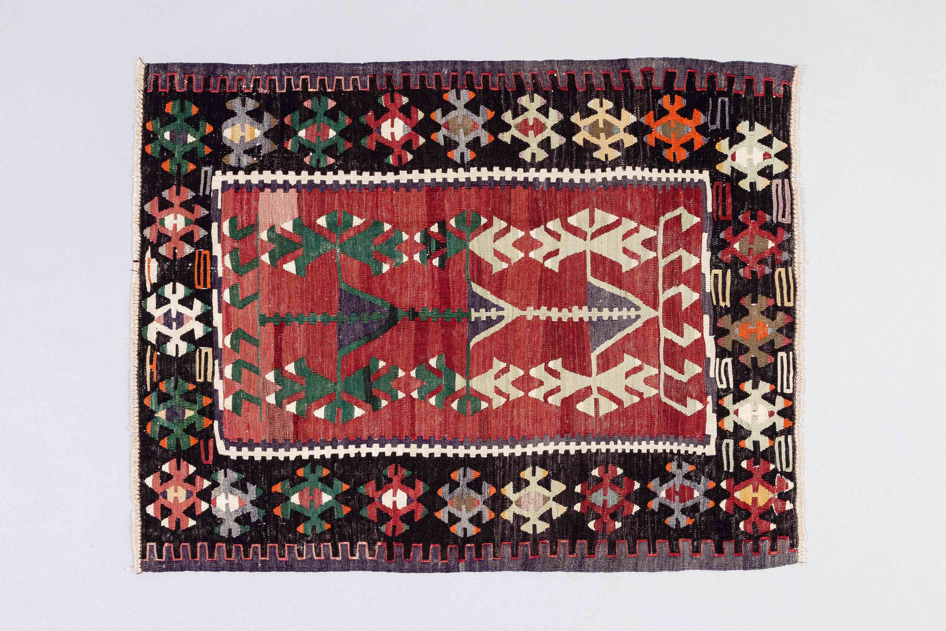 Vintage Kilim Usak 129x100cm - Wild Heart Free Soul