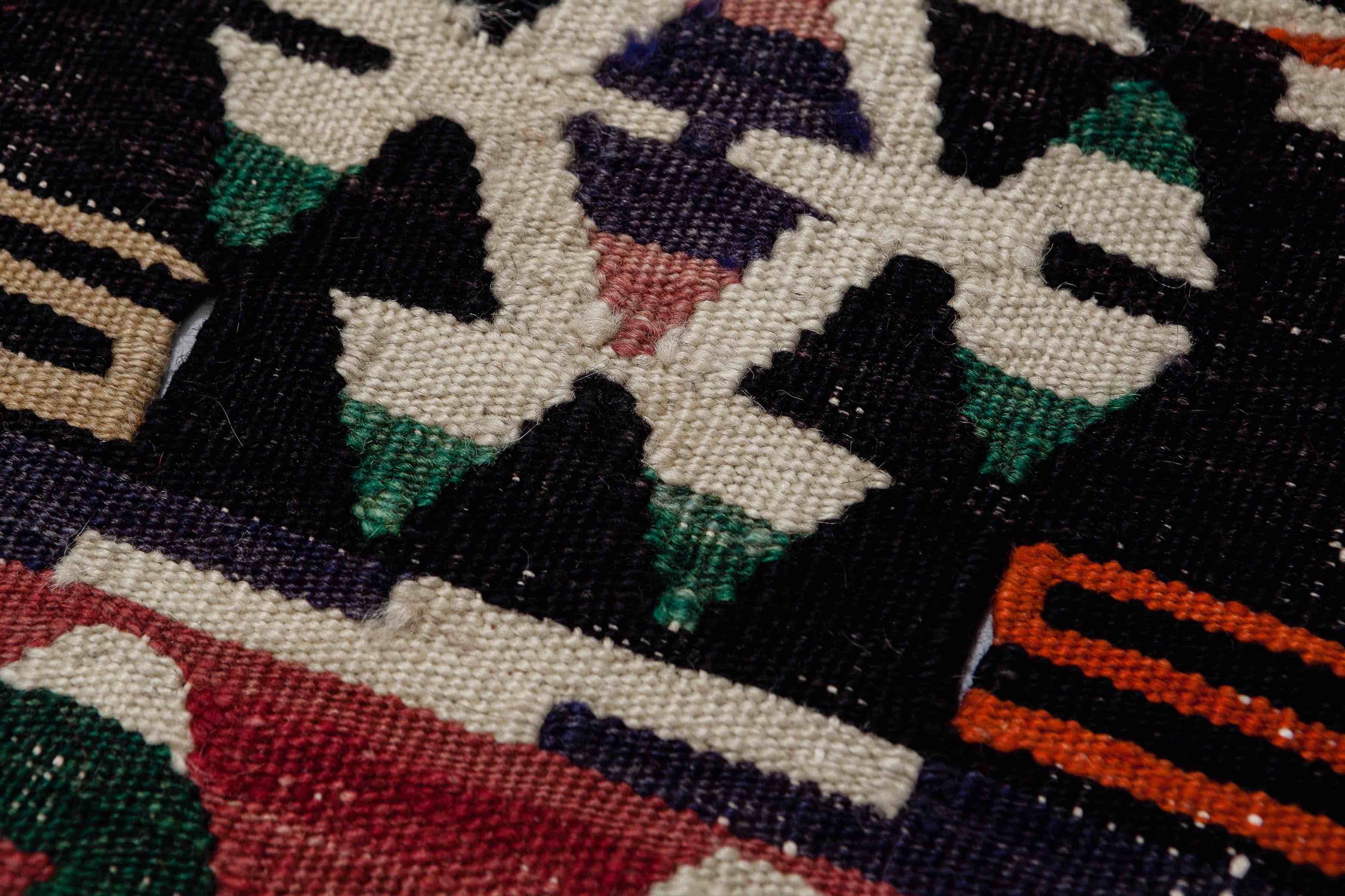 Vintage Kilim Usak 129x100cm - Wild Heart Free Soul