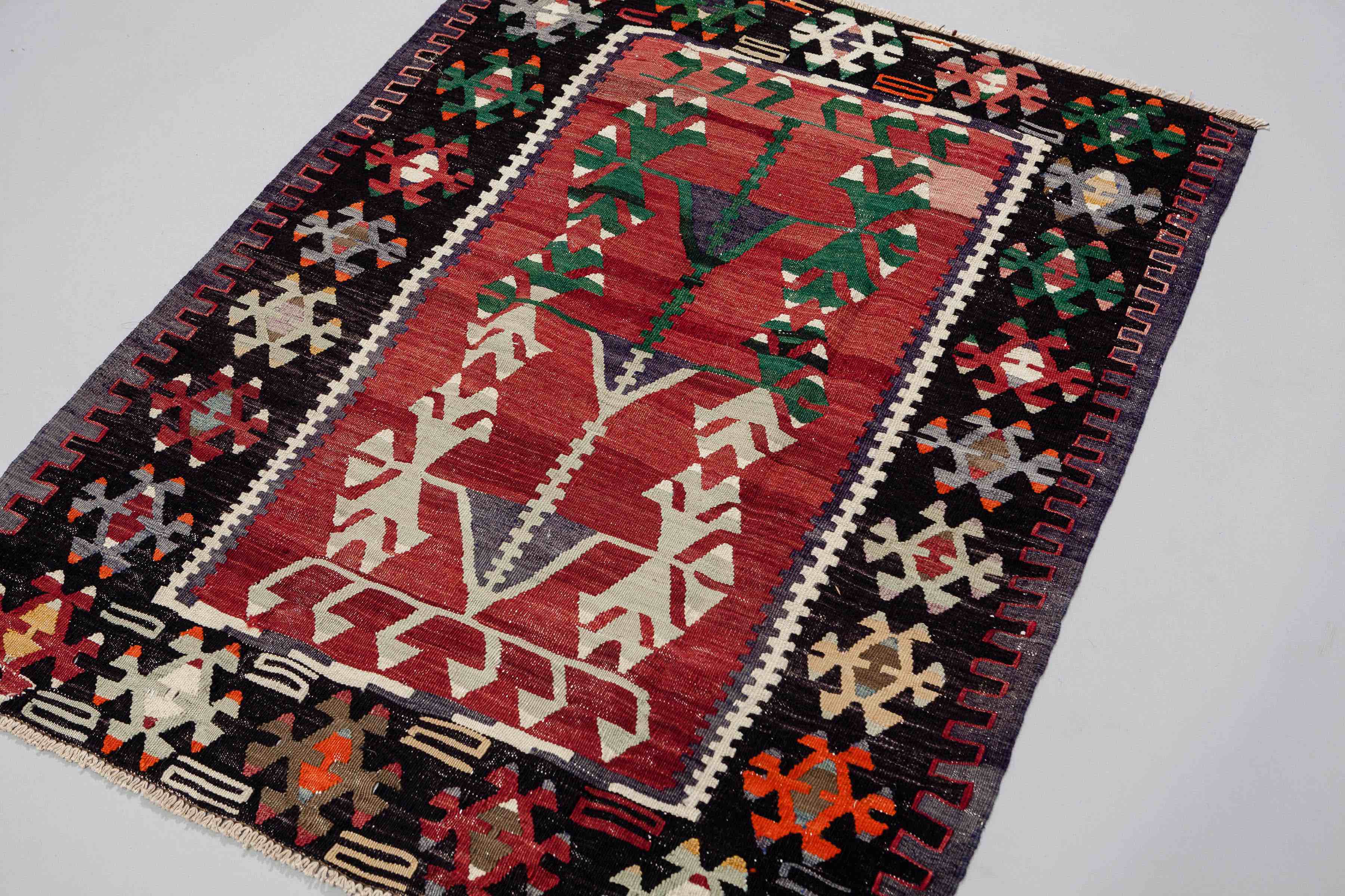 Vintage Kilim Usak 129x100cm - Wild Heart Free Soul