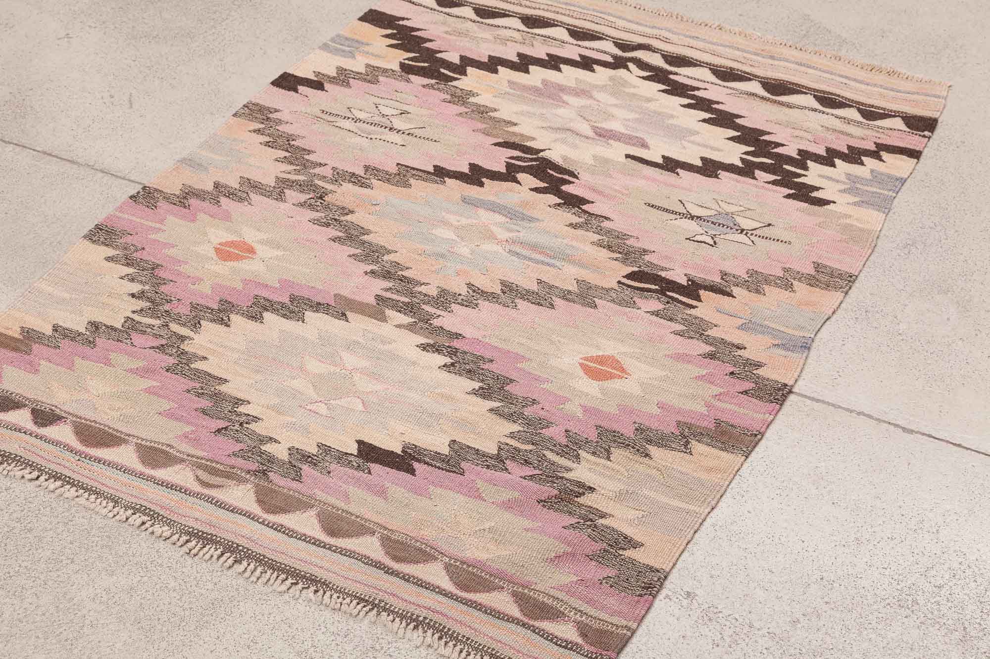 Vintage Kilim, Usak 140x94cm - Wild Heart Free Soul