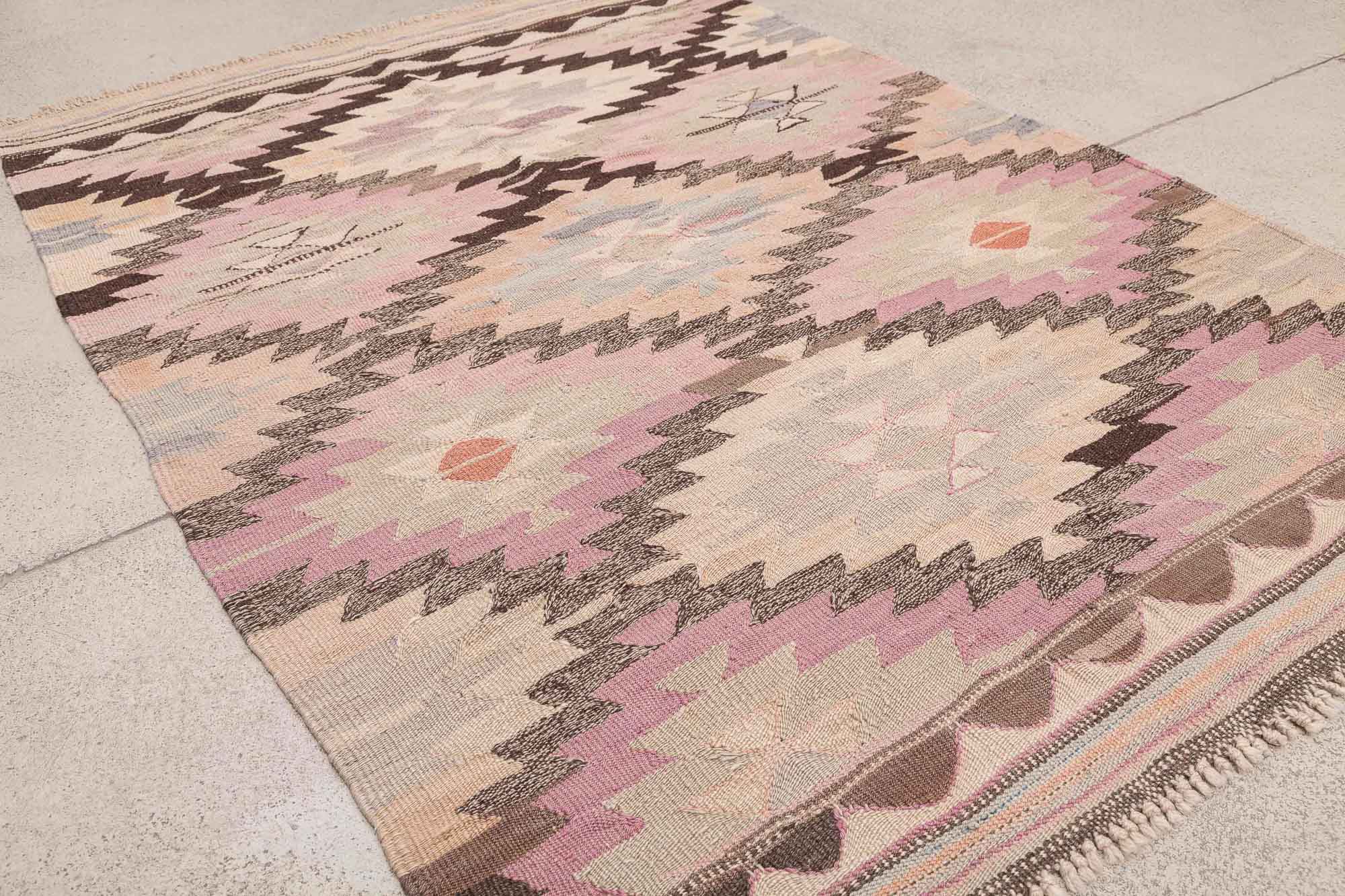 Vintage Kilim, Usak 140x94cm - Wild Heart Free Soul