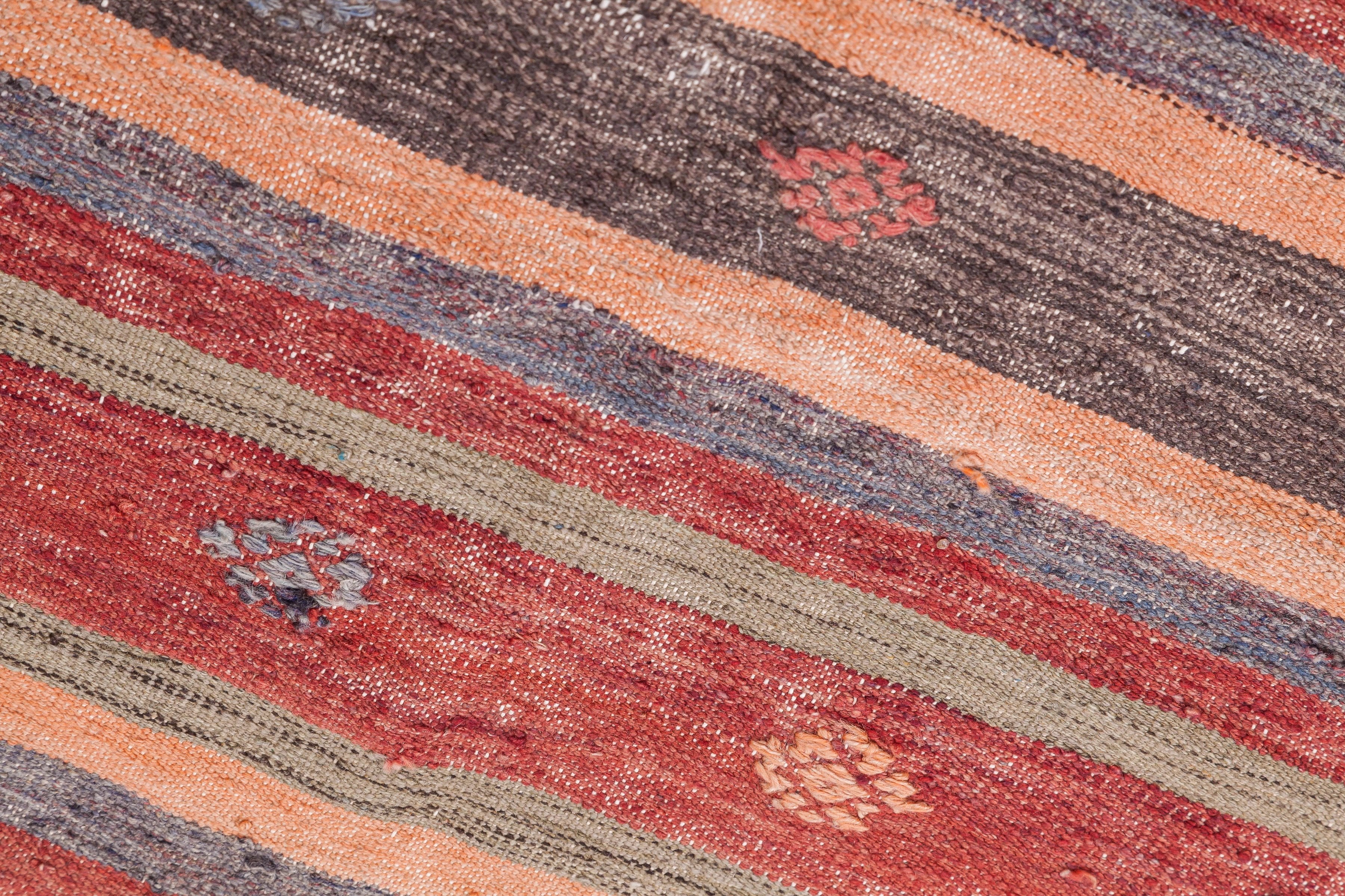 Vintage Kilim Usak 150x160cm - Wild Heart Free Soul