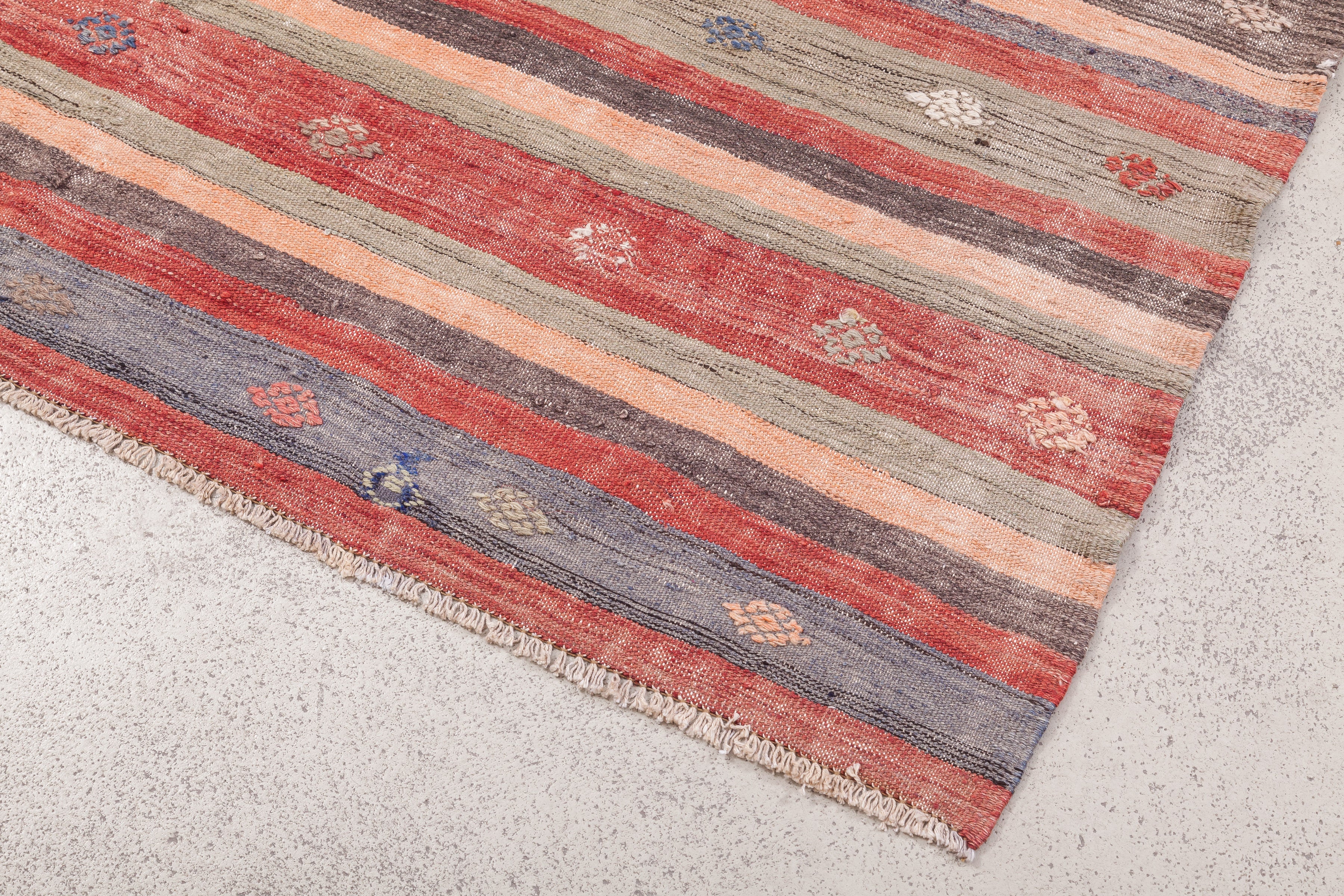 Vintage Kilim Usak 150x160cm - Wild Heart Free Soul