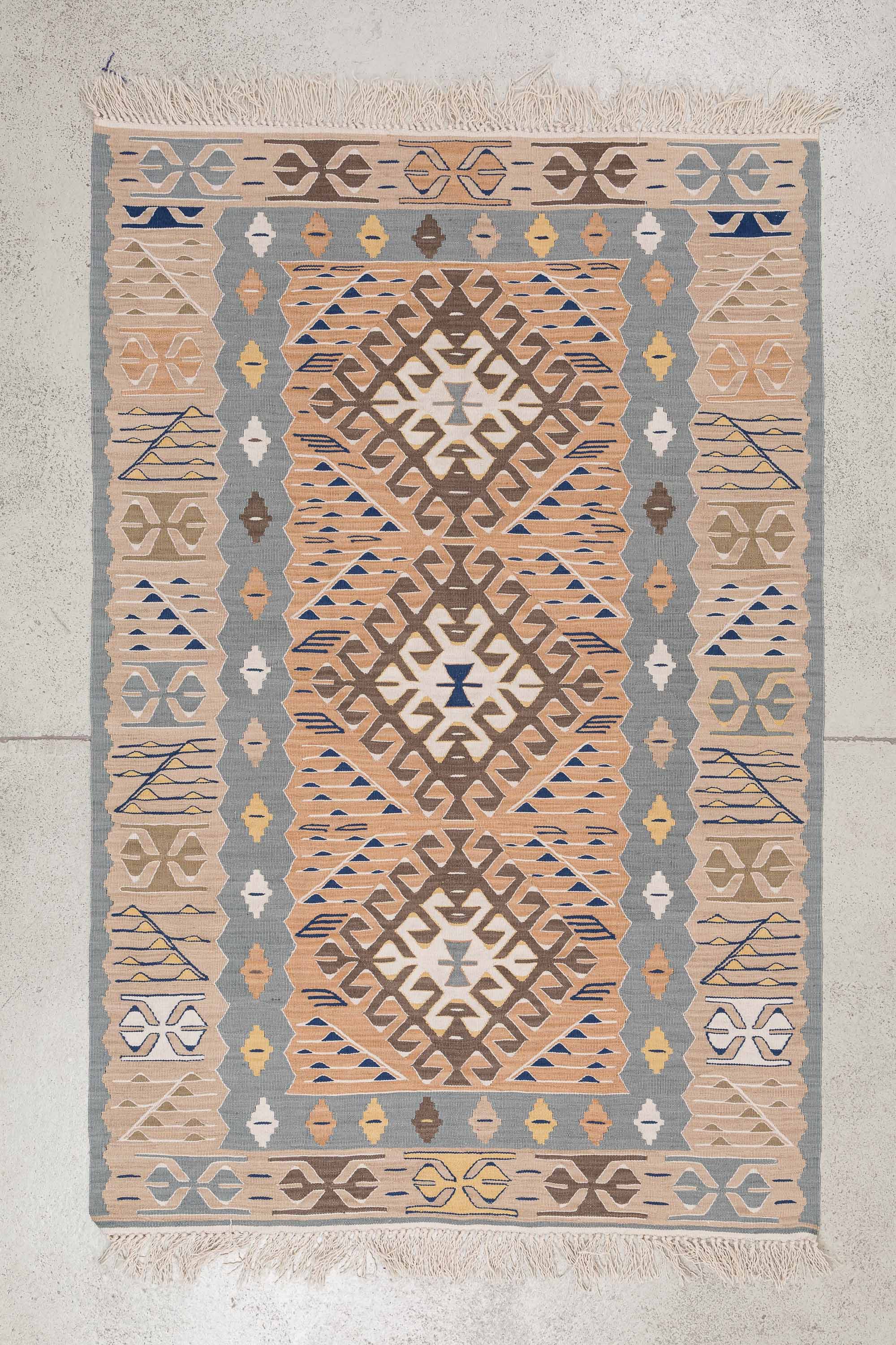 Vintage Kilim Usak 171 x 115cm - Wild Heart Free Soul