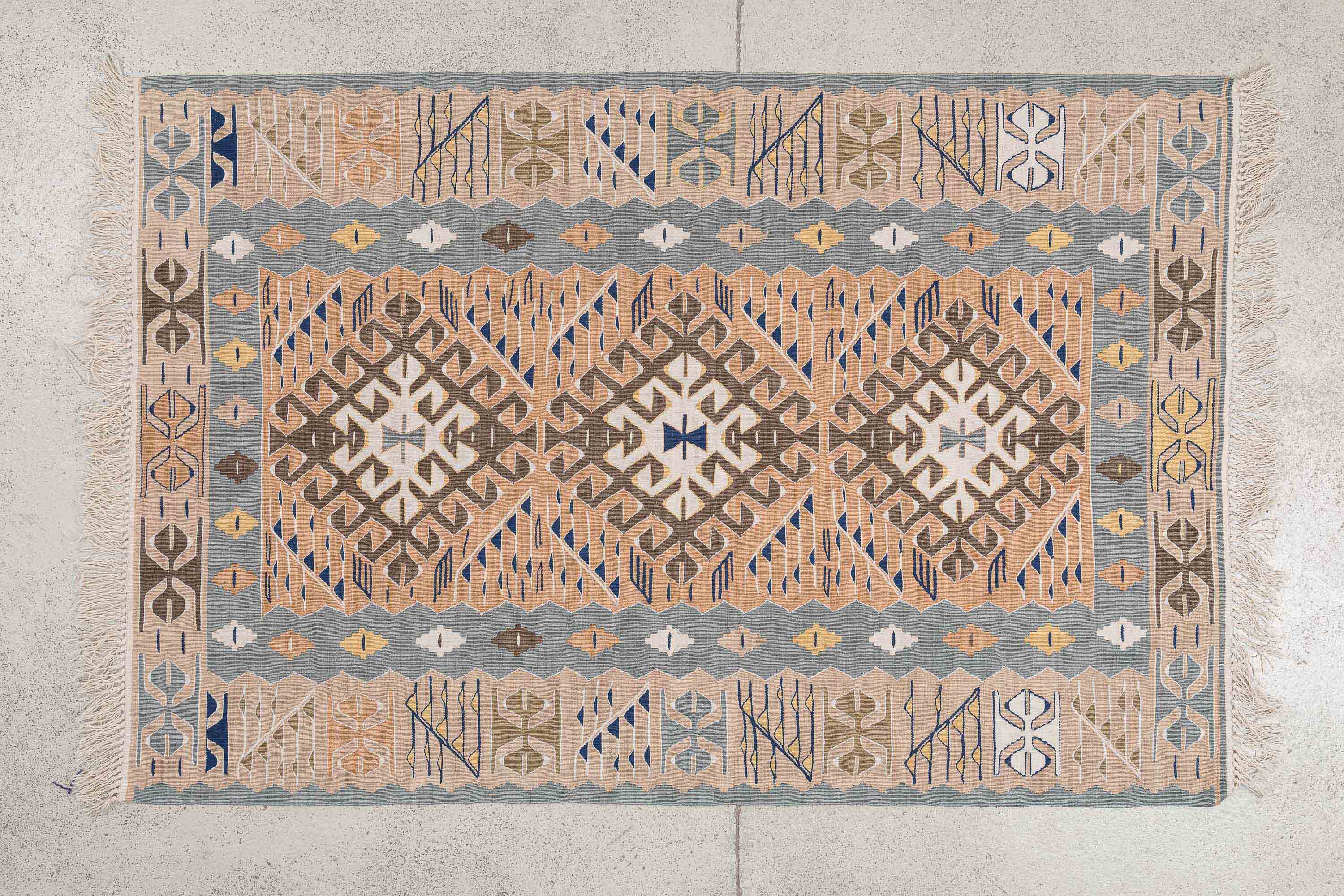 Vintage Kilim Usak 171 x 115cm - Wild Heart Free Soul