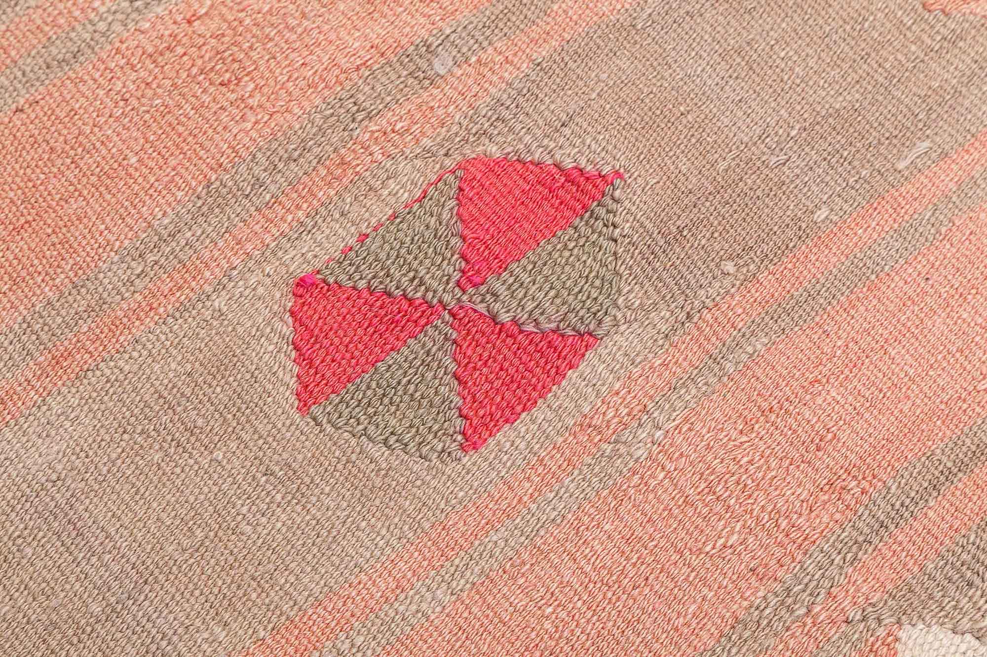 Vintage Kilim Usak 200 x 167cm - Wild Heart Free Soul