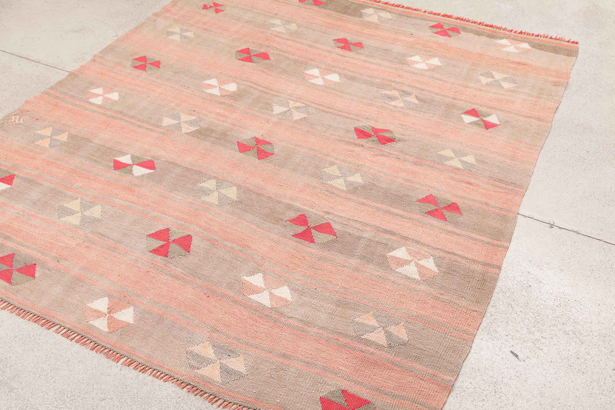 Vintage Kilim Usak 200 x 167cm - Wild Heart Free Soul