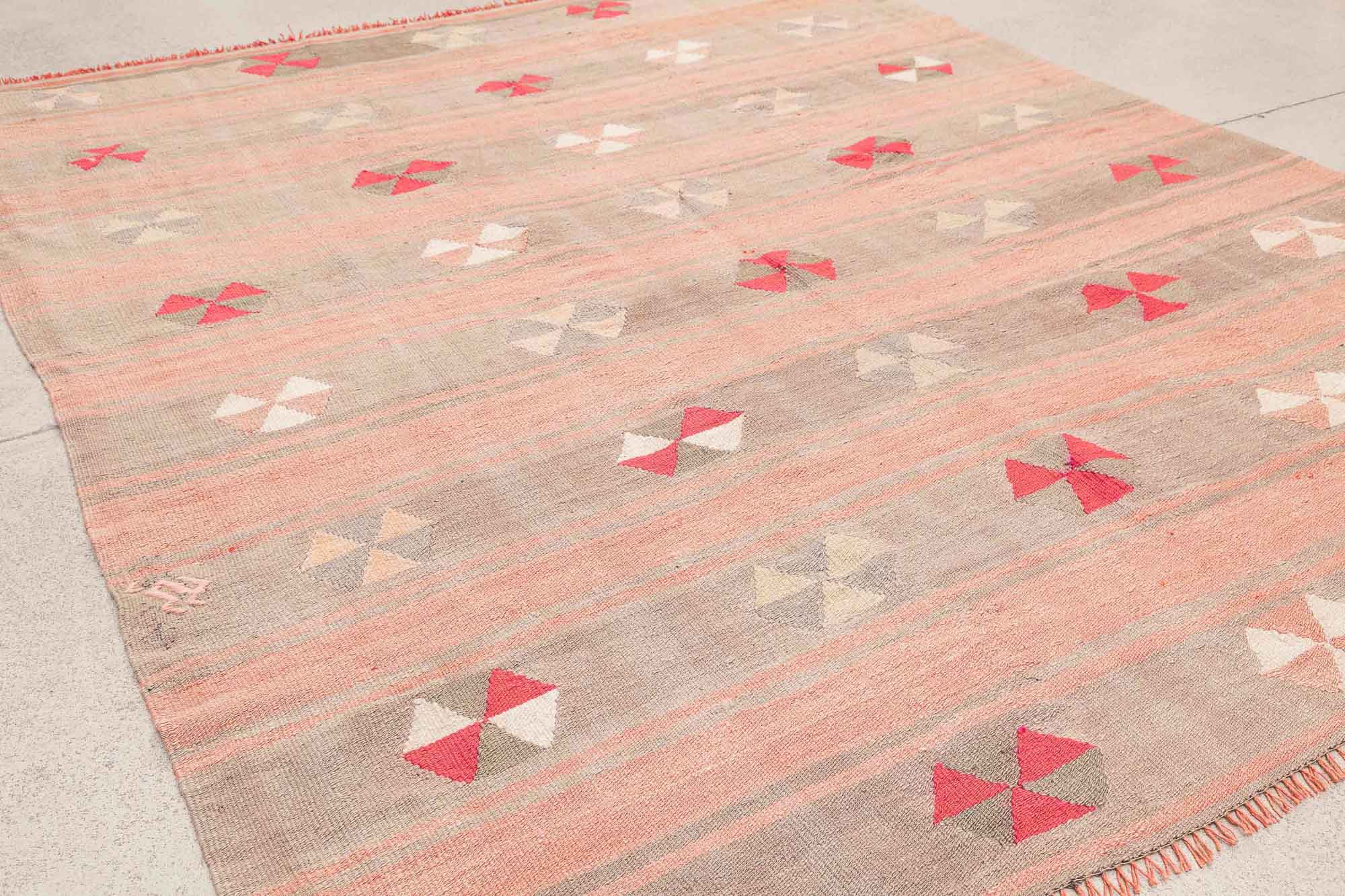 Vintage Kilim Usak 200 x 167cm - Wild Heart Free Soul