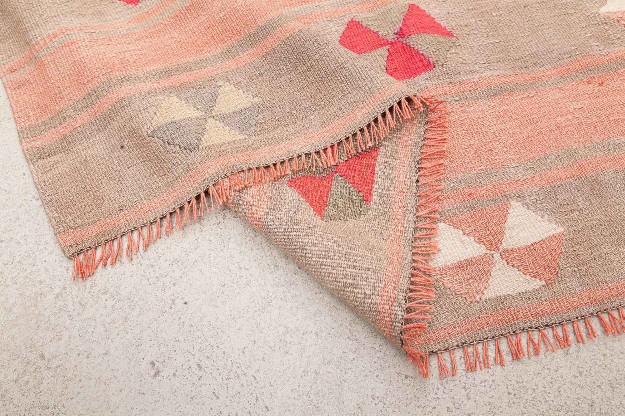Vintage Kilim Usak 200 x 167cm - Wild Heart Free Soul
