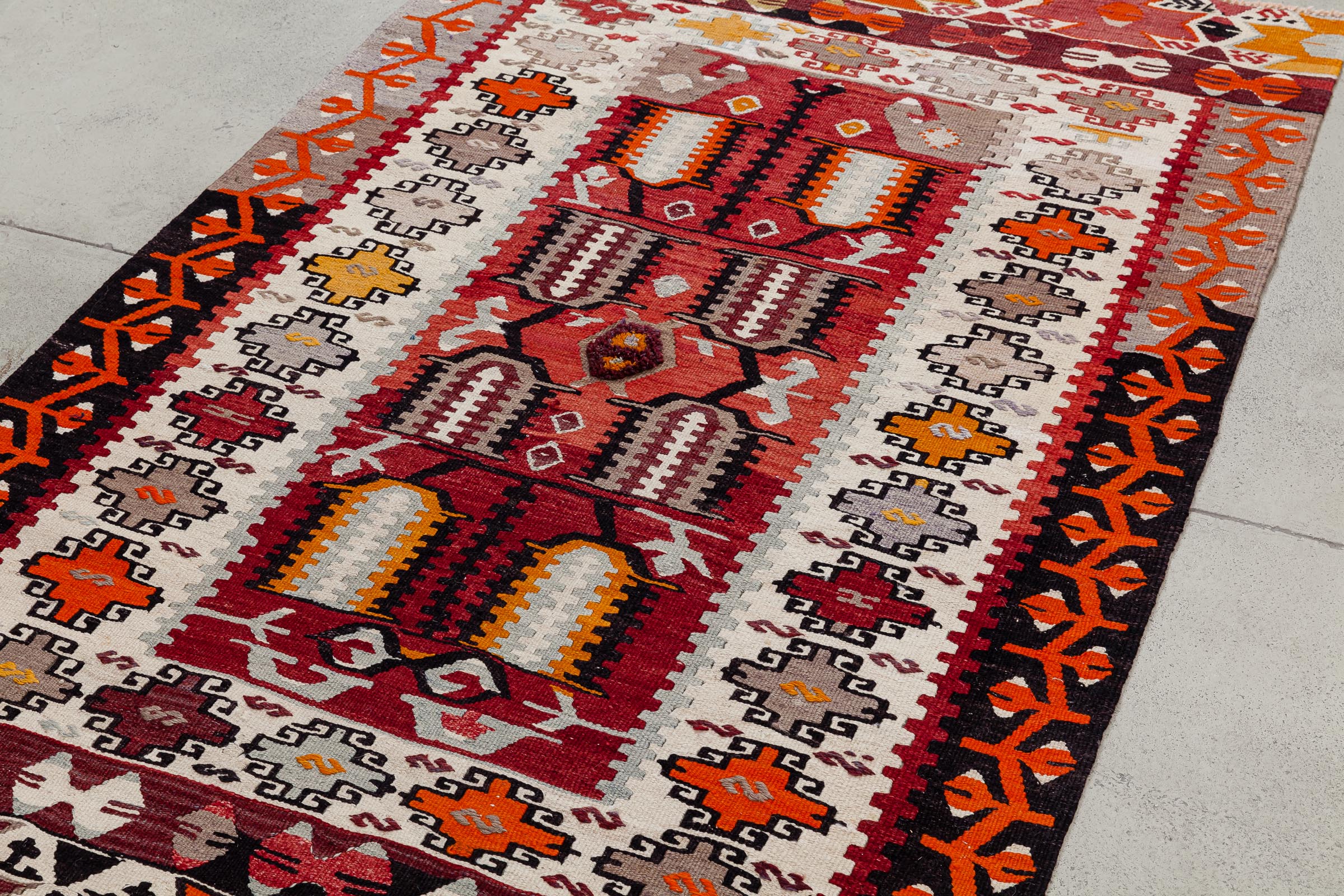 Vintage Kilim Usak 208x130cm - Wild Heart Free Soul