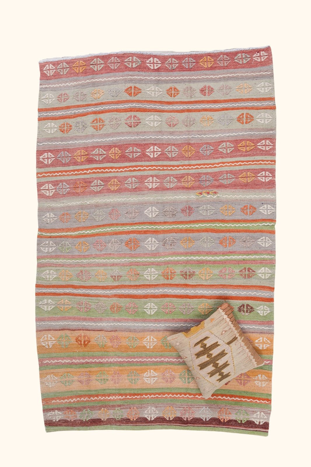 Vintage Kilim Usak 214x137cm - Wild Heart Free Soul