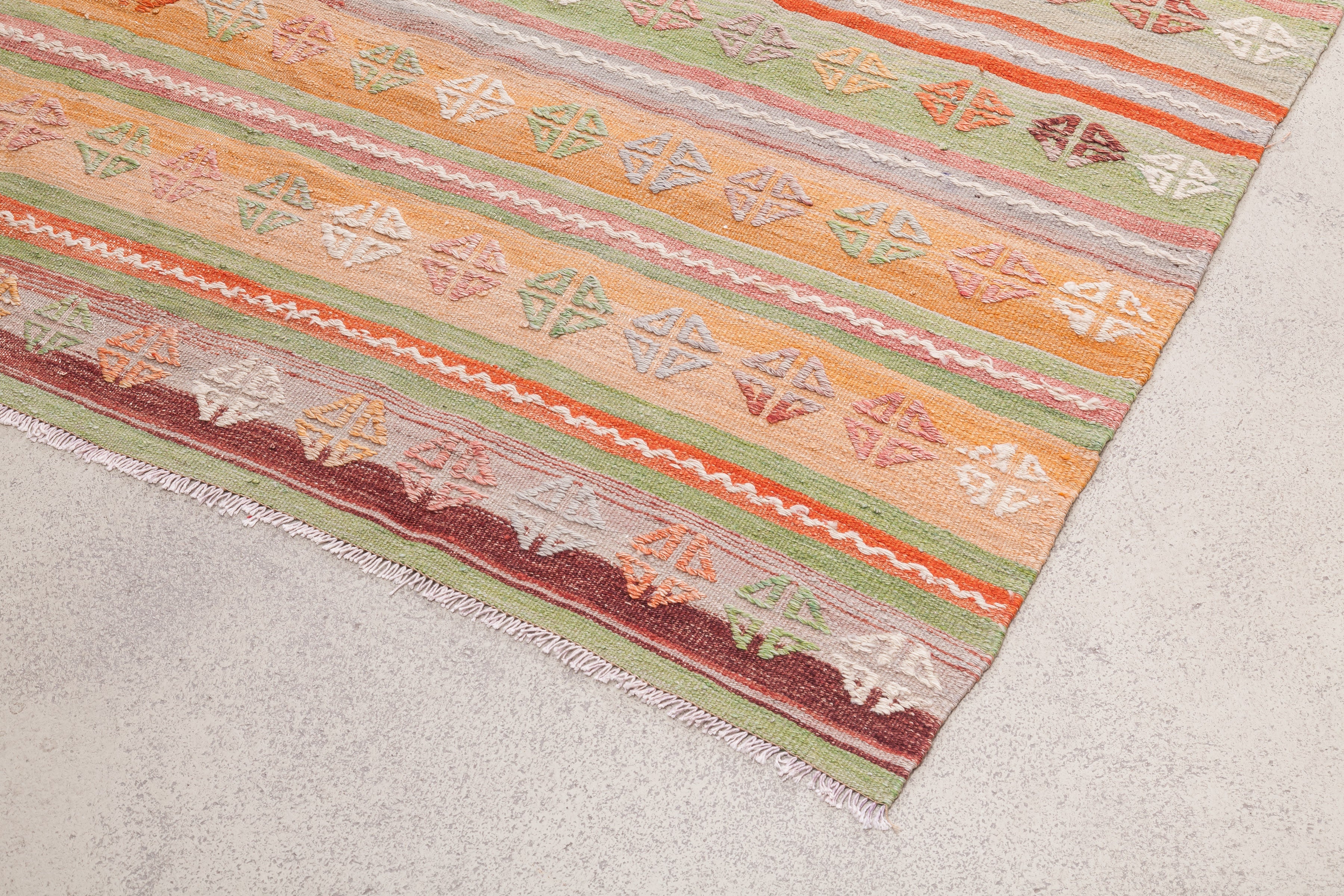 Vintage Kilim Usak 214x137cm - Wild Heart Free Soul