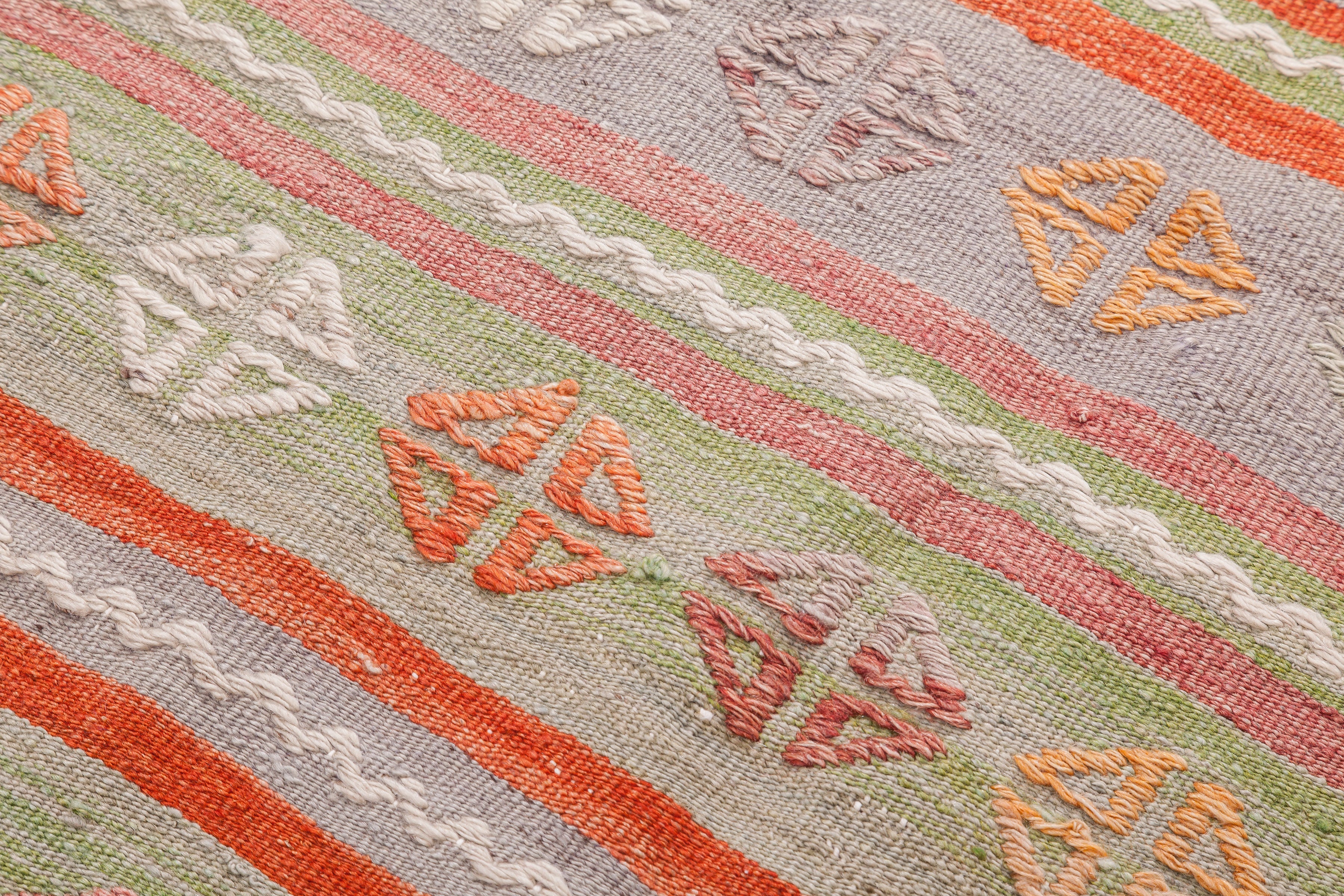 Vintage Kilim Usak 214x137cm - Wild Heart Free Soul