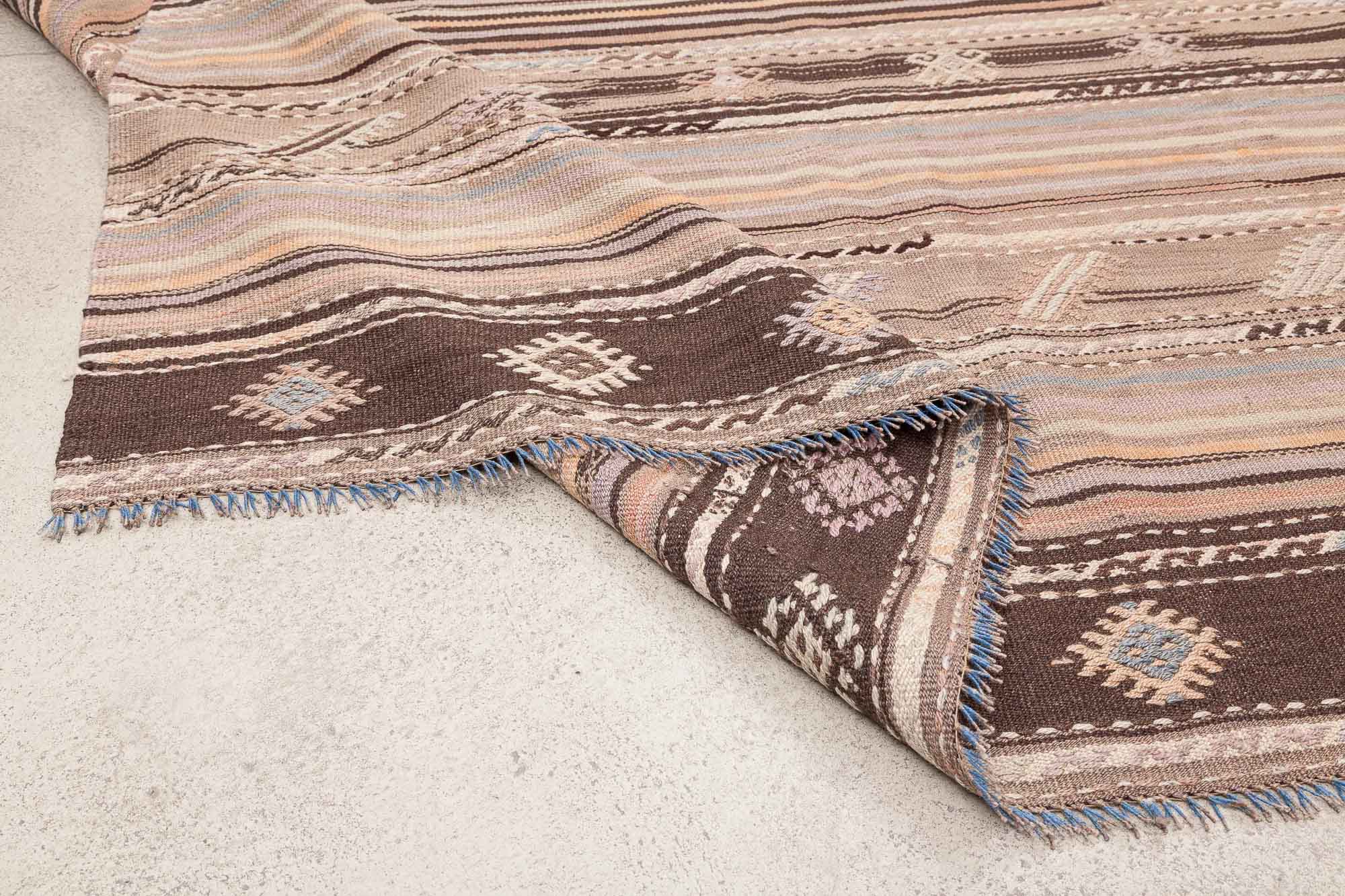 Vintage Kilim Usak 230 x 211cm - Wild Heart Free Soul