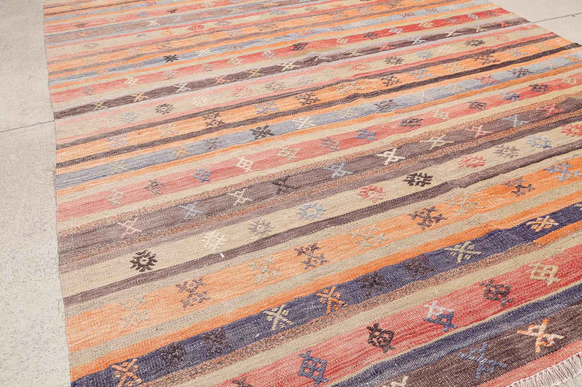 Vintage Kilim Usak 237 x 158cm - Wild Heart Free Soul