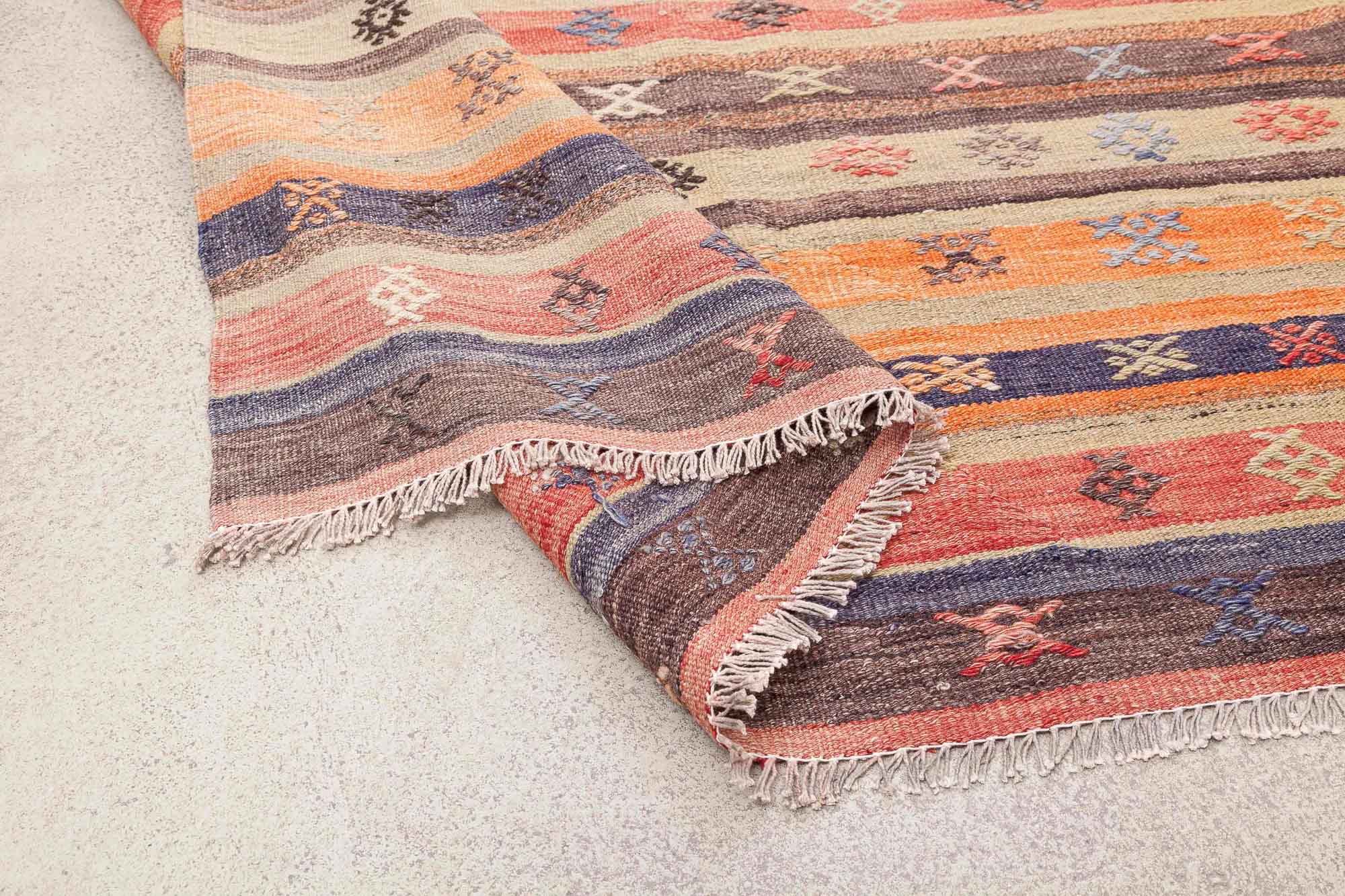 Vintage Kilim Usak 237 x 158cm - Wild Heart Free Soul