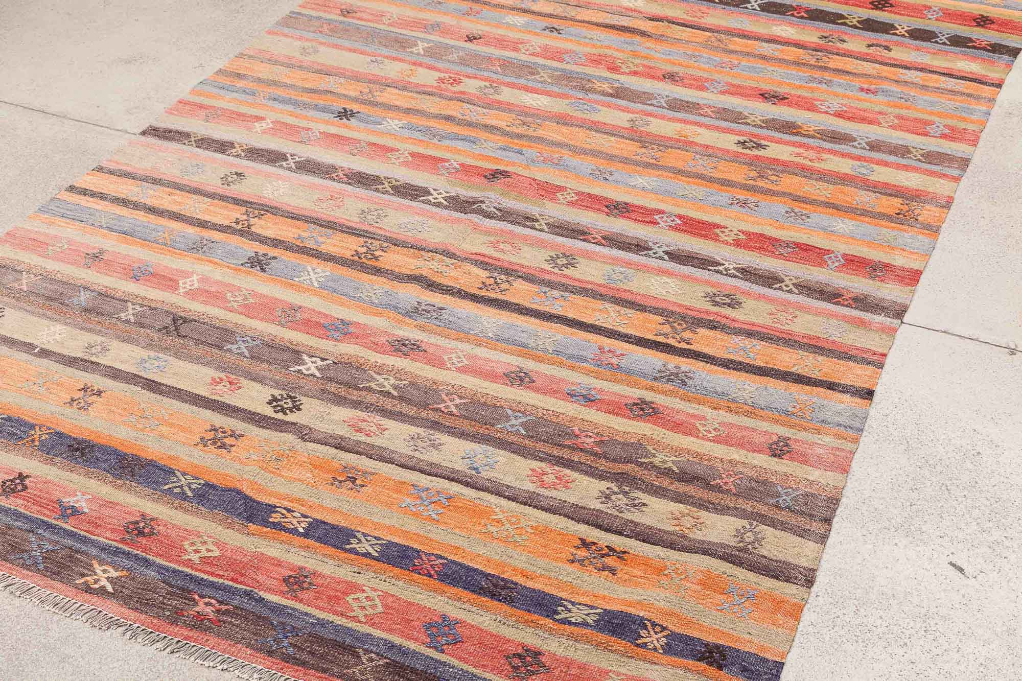 Vintage Kilim Usak 237 x 158cm - Wild Heart Free Soul