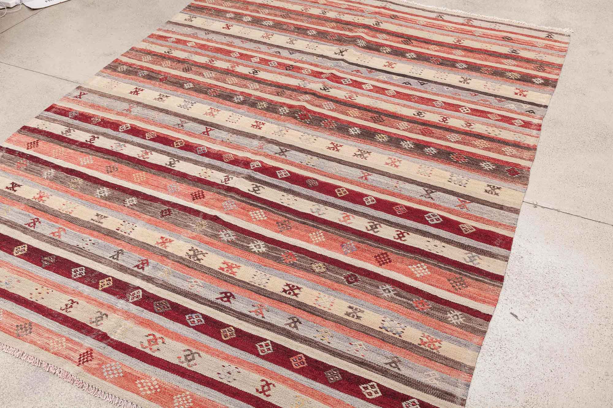 Vintage Kilim Usak 255 x 186cm - Wild Heart Free Soul