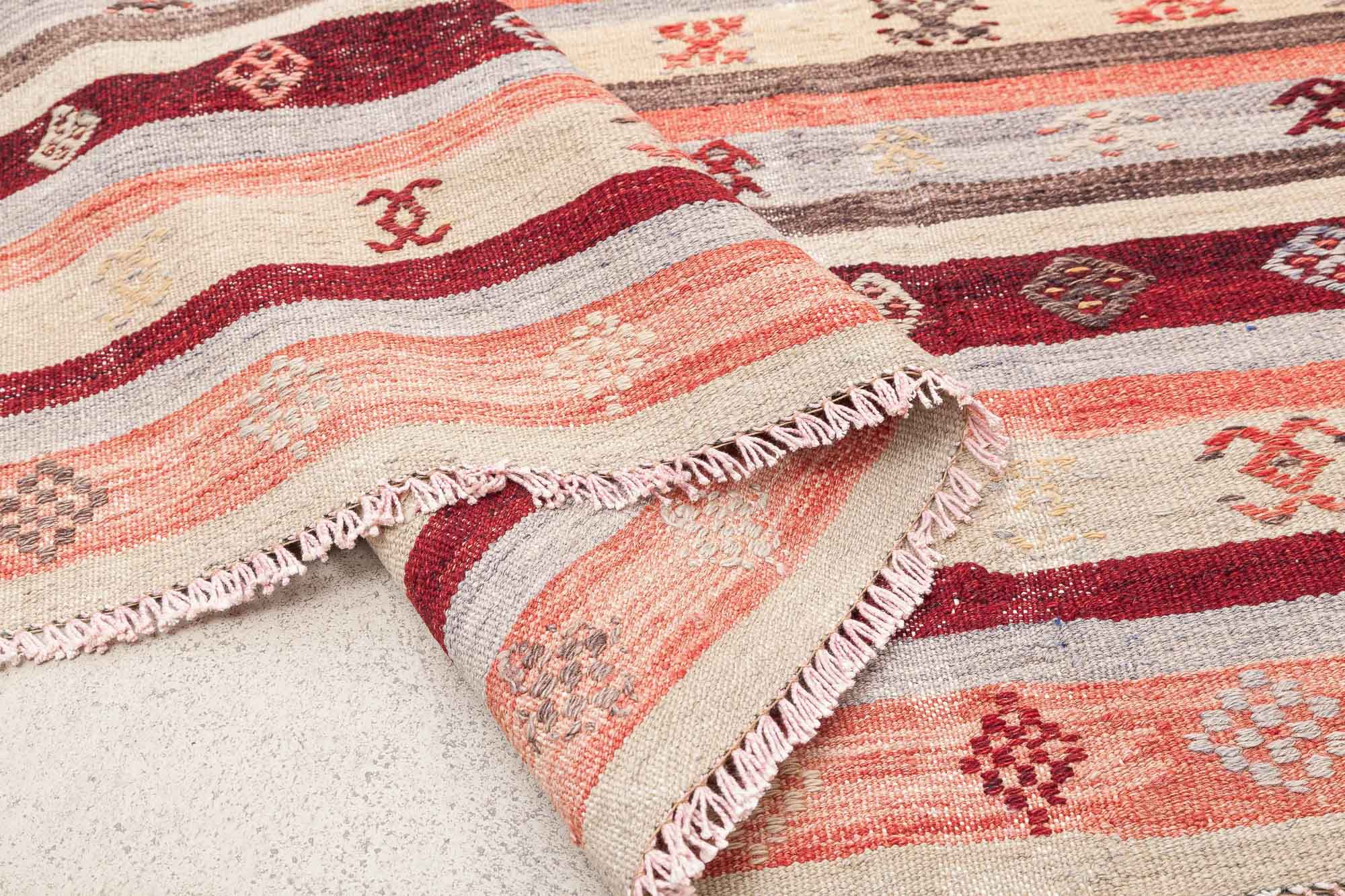 Vintage Kilim Usak 255 x 186cm - Wild Heart Free Soul