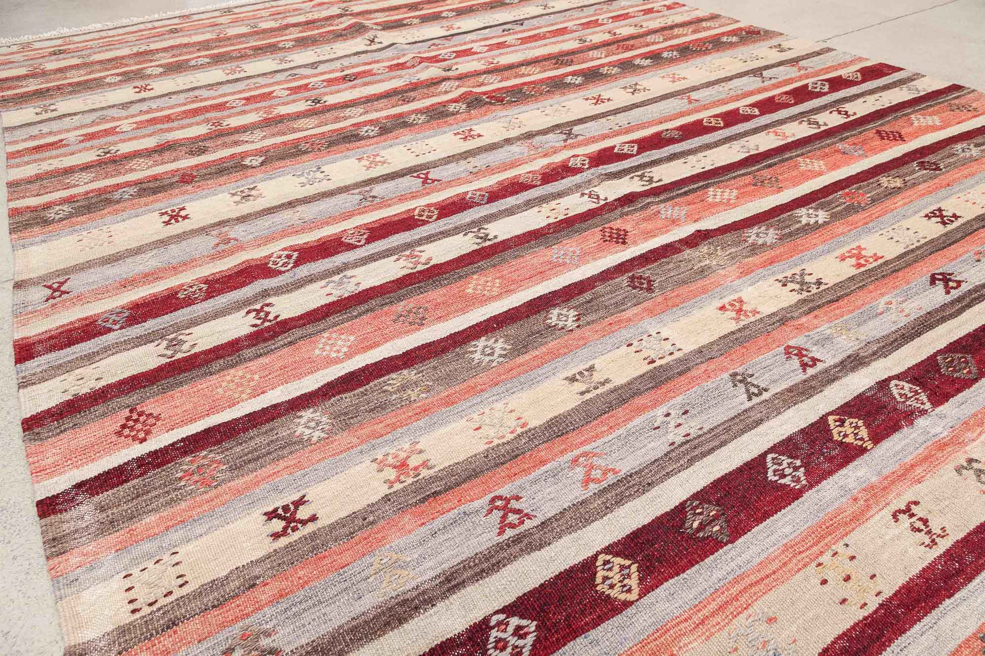 Vintage Kilim Usak 255 x 186cm - Wild Heart Free Soul
