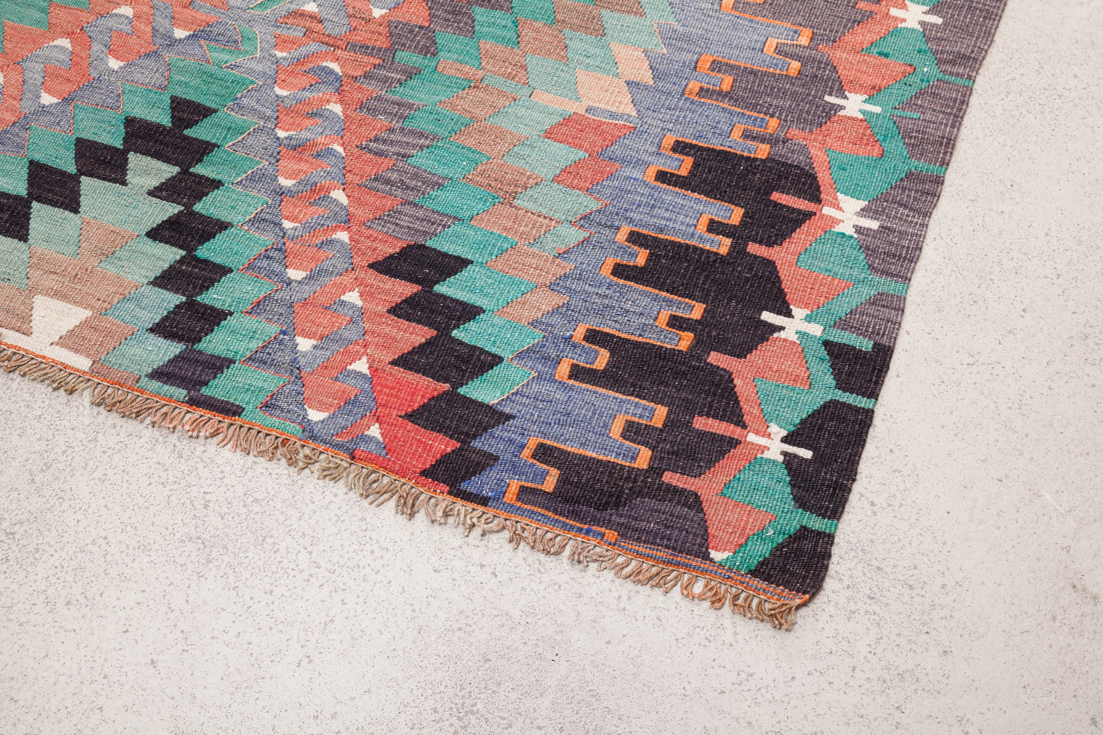 Vintage Kilim Usak 264x196cm - Wild Heart Free Soul