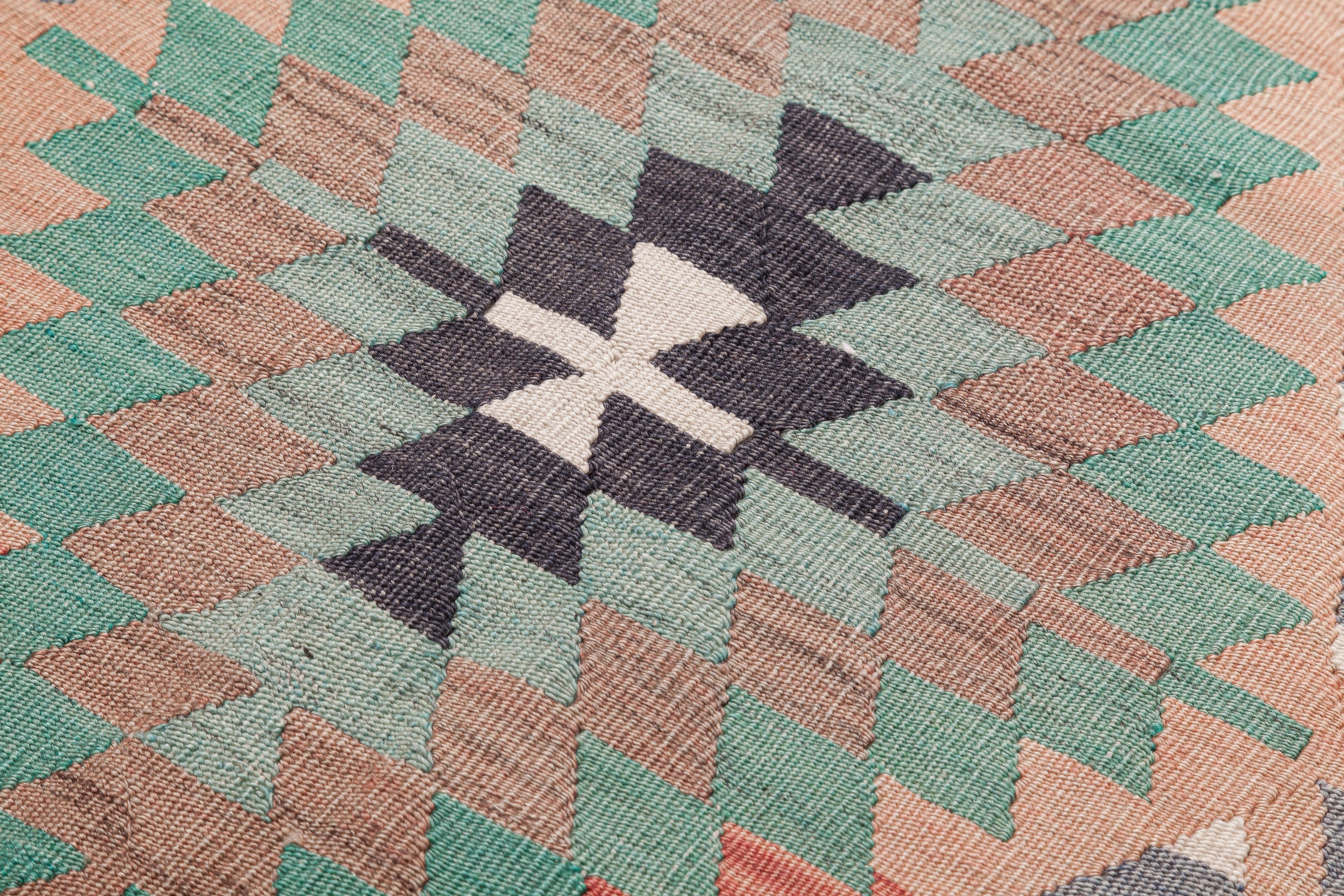 Vintage Kilim Usak 264x196cm - Wild Heart Free Soul