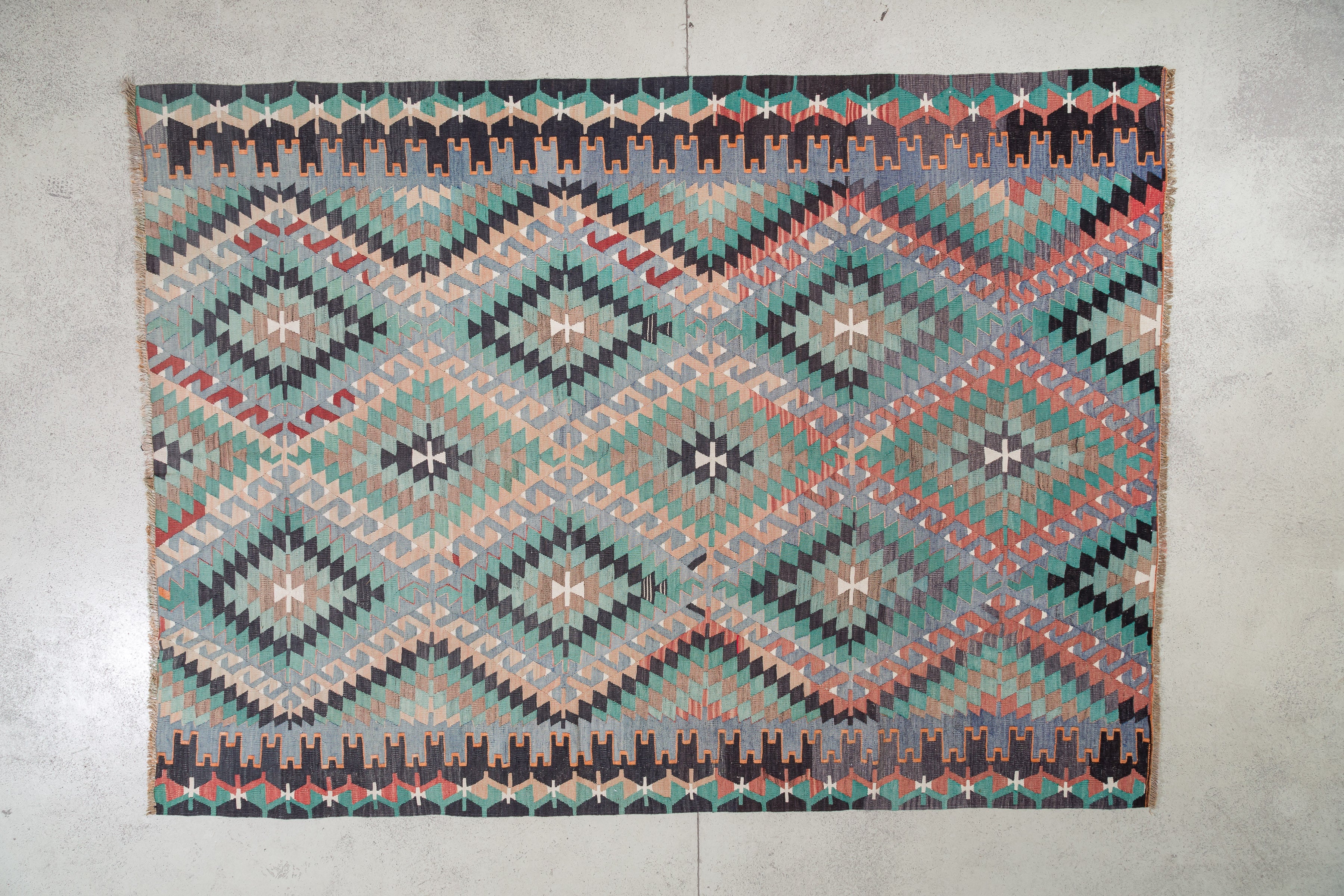 Vintage Kilim Usak 264x196cm - Wild Heart Free Soul