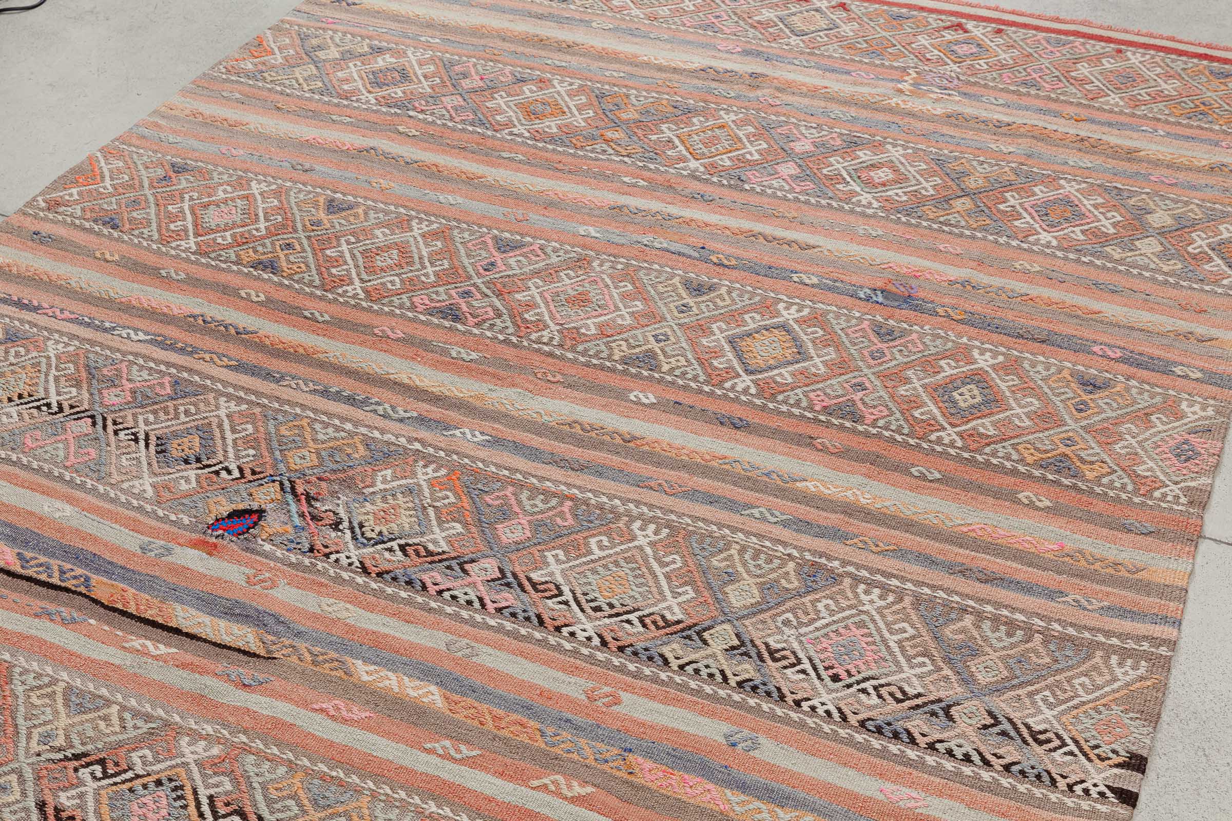 Vintage Kilim Usak 265x190cm - Wild Heart Free Soul