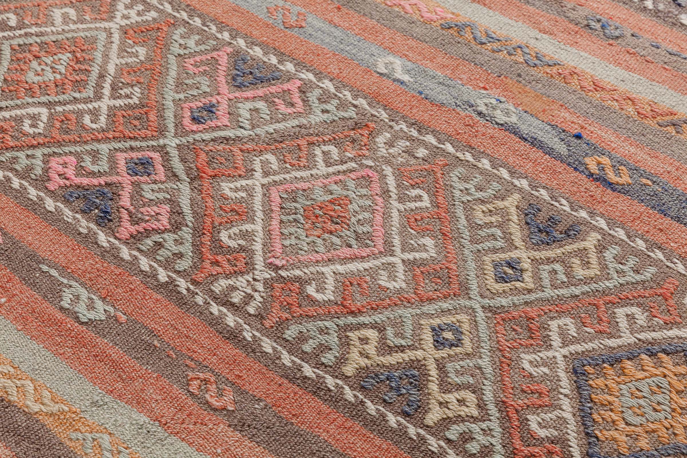 Vintage Kilim Usak 265x190cm - Wild Heart Free Soul