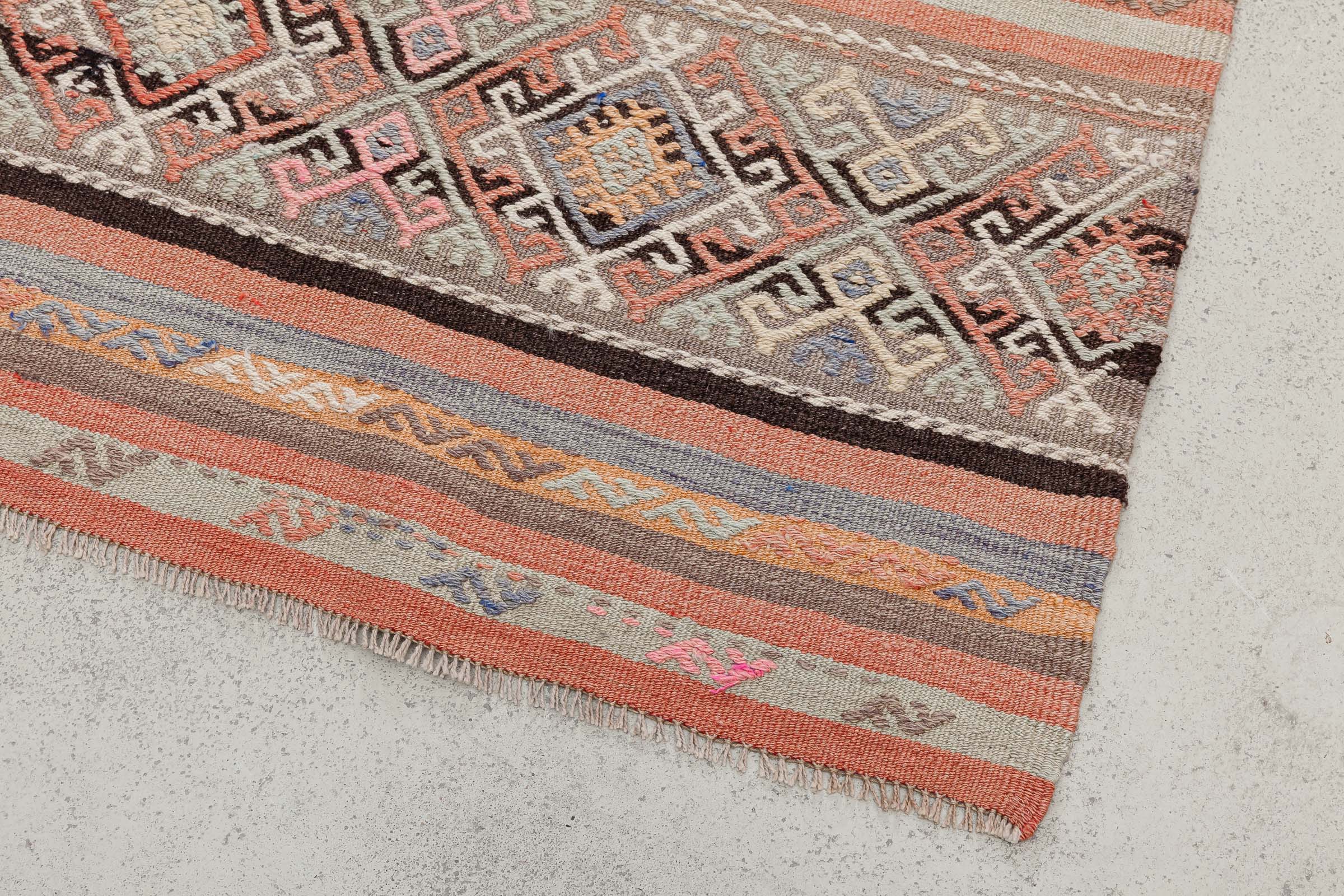 Vintage Kilim Usak 265x190cm - Wild Heart Free Soul
