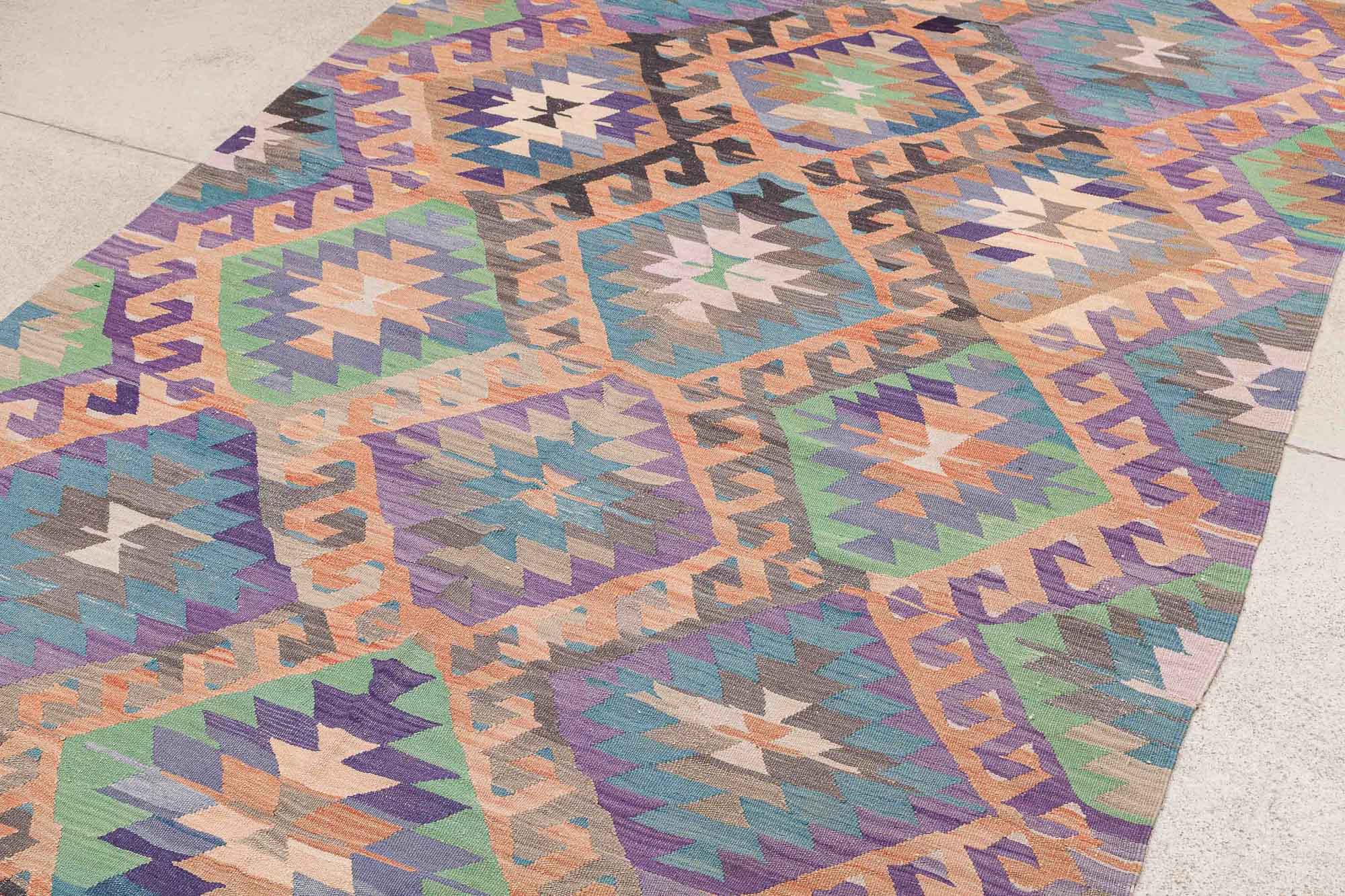 Vintage Kilim Usak 266 x 180cm - Wild Heart Free Soul
