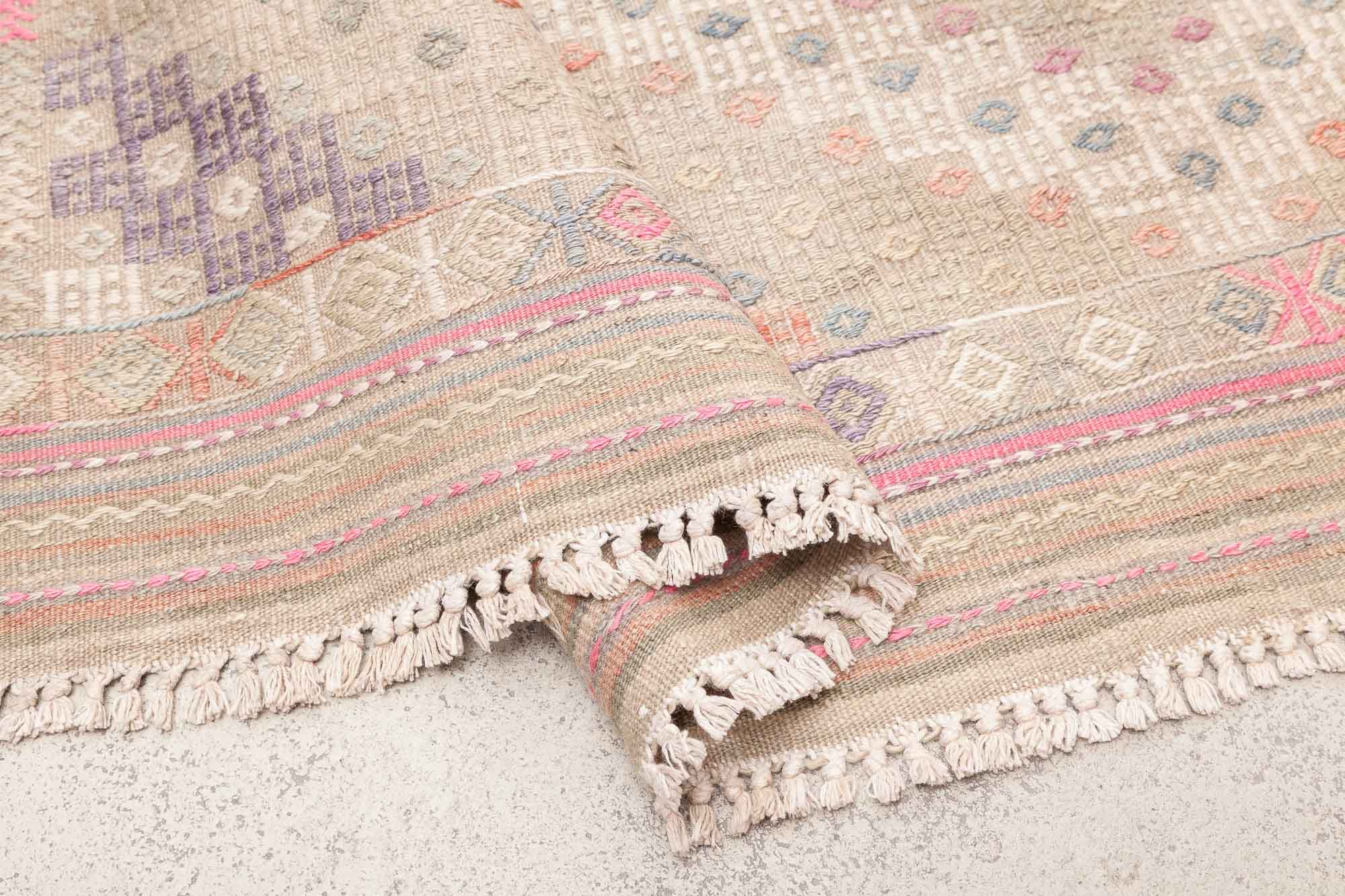 Vintage Kilim Usak 270 x 172 cm - Wild Heart Free Soul