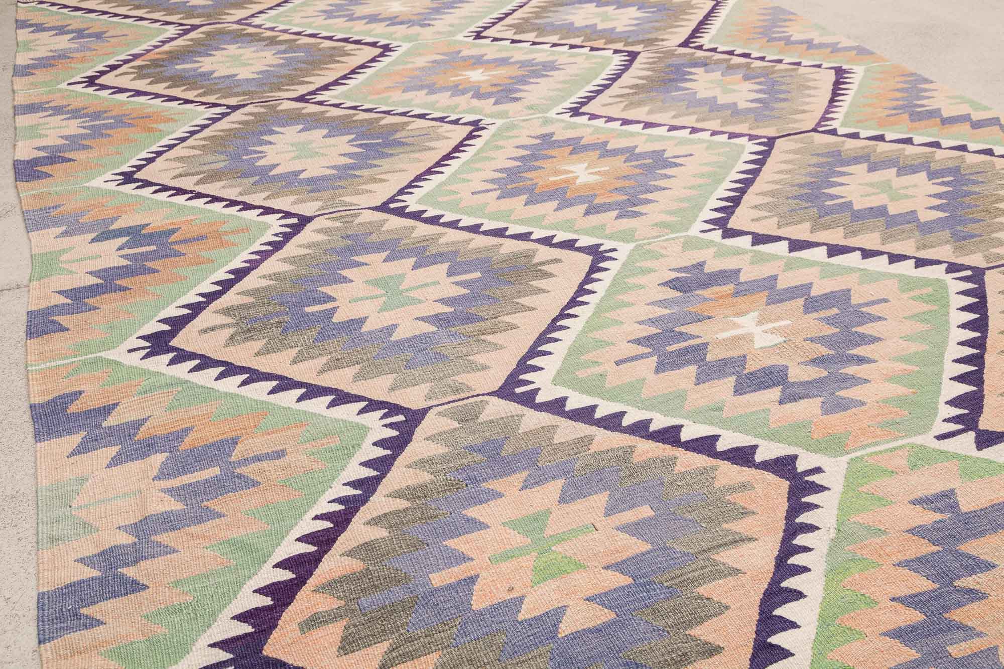 Vintage Kilim, Usak 285 x 190cm - Wild Heart Free Soul