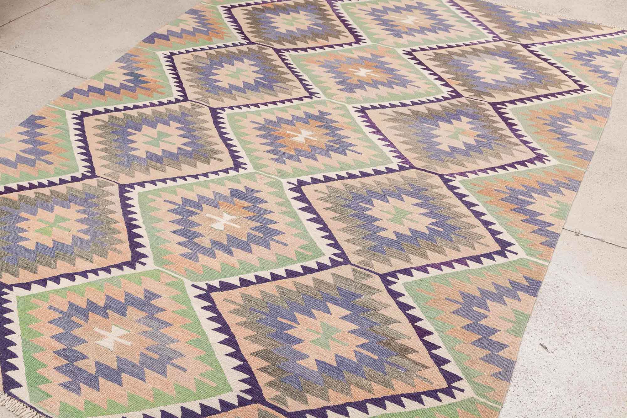 Vintage Kilim, Usak 285 x 190cm - Wild Heart Free Soul