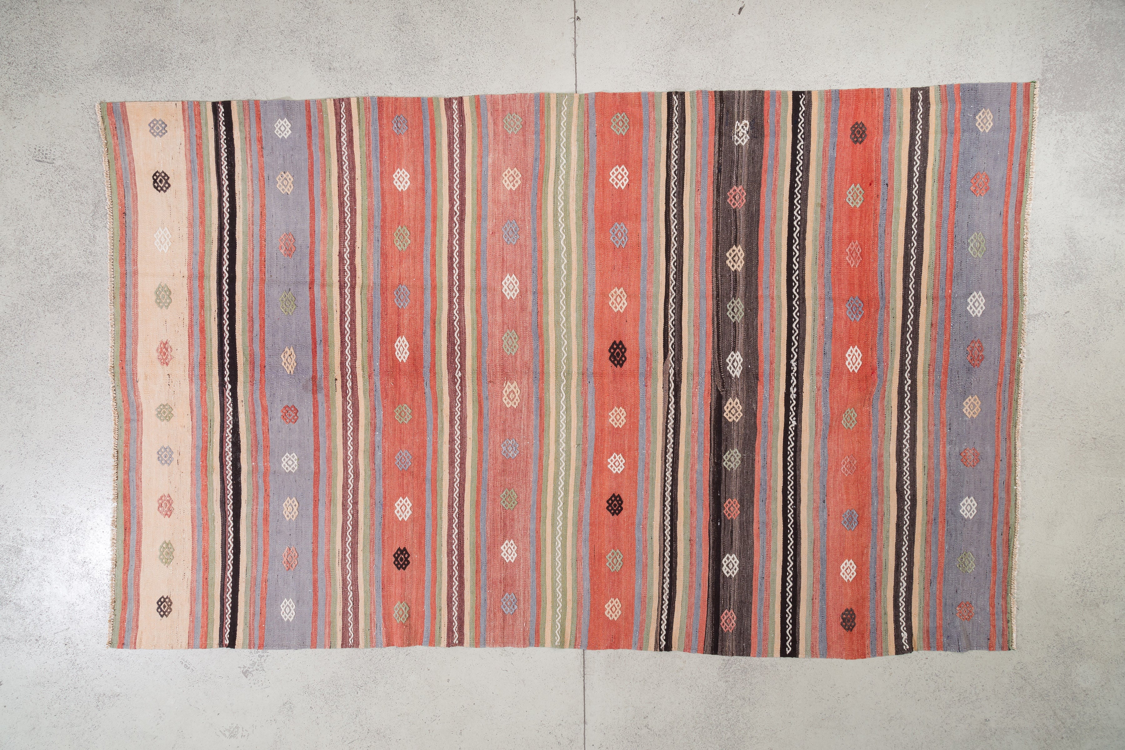 Vintage Kilim Usak 285x173cm - Wild Heart Free Soul