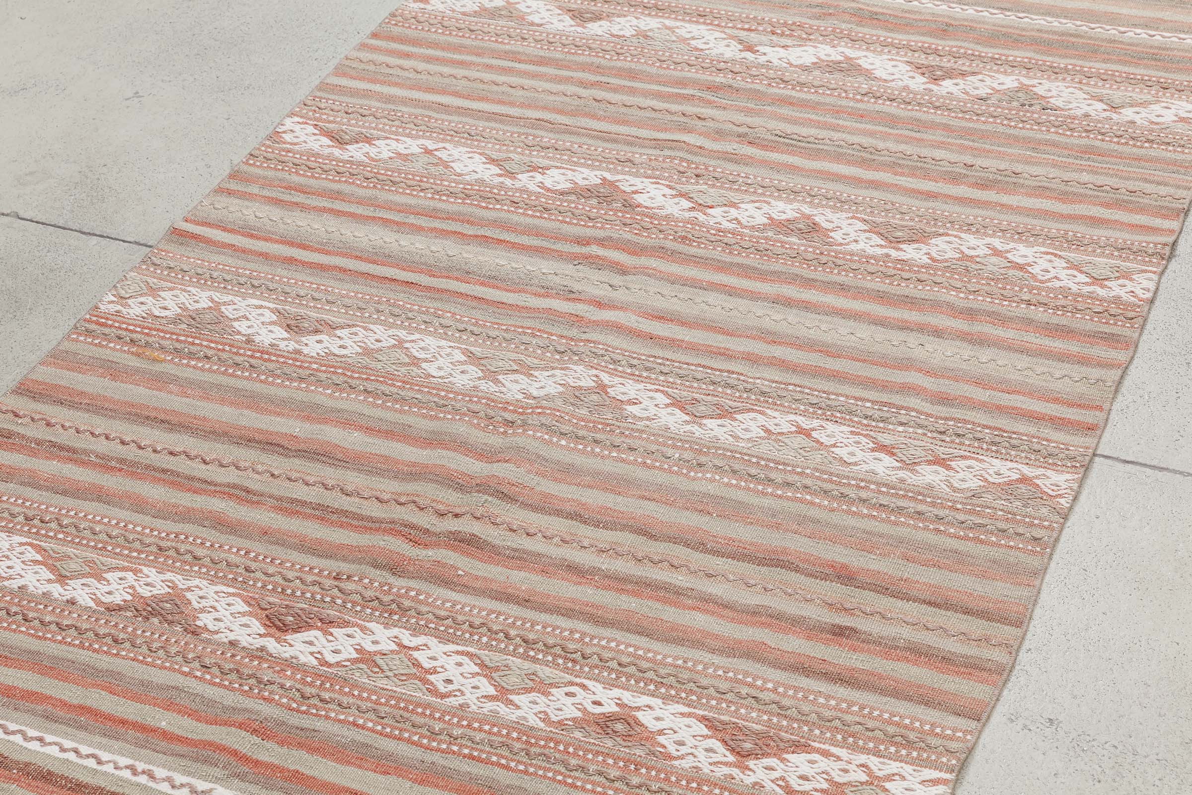 Vintage Kilim Usak - Wild Heart Free Soul