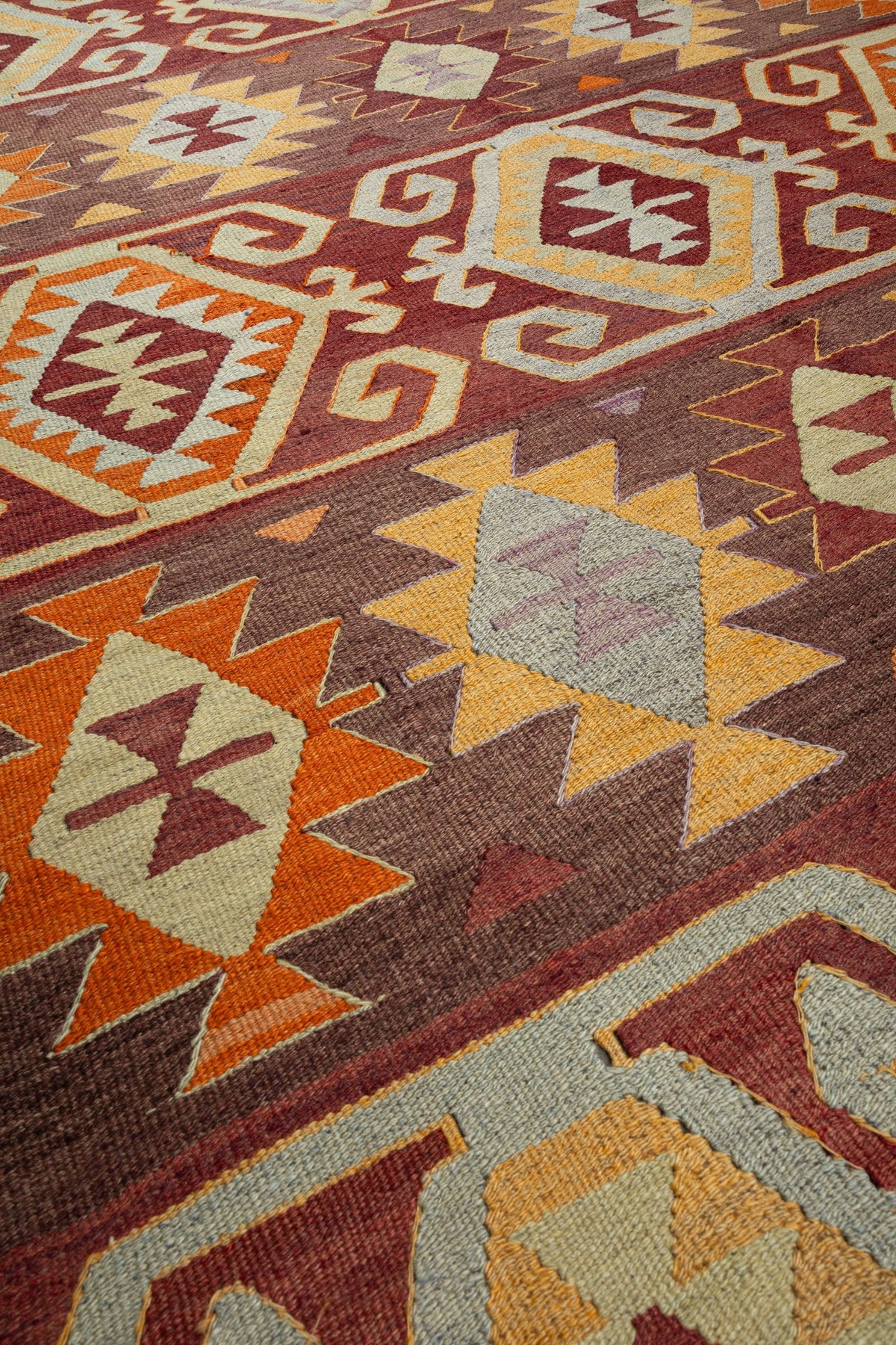 Wild Heart Free Soul Vintage Kelim aus Sivrihisar mit Rautenmuster in Rostrot, Braun, Ockergelb und Flieder