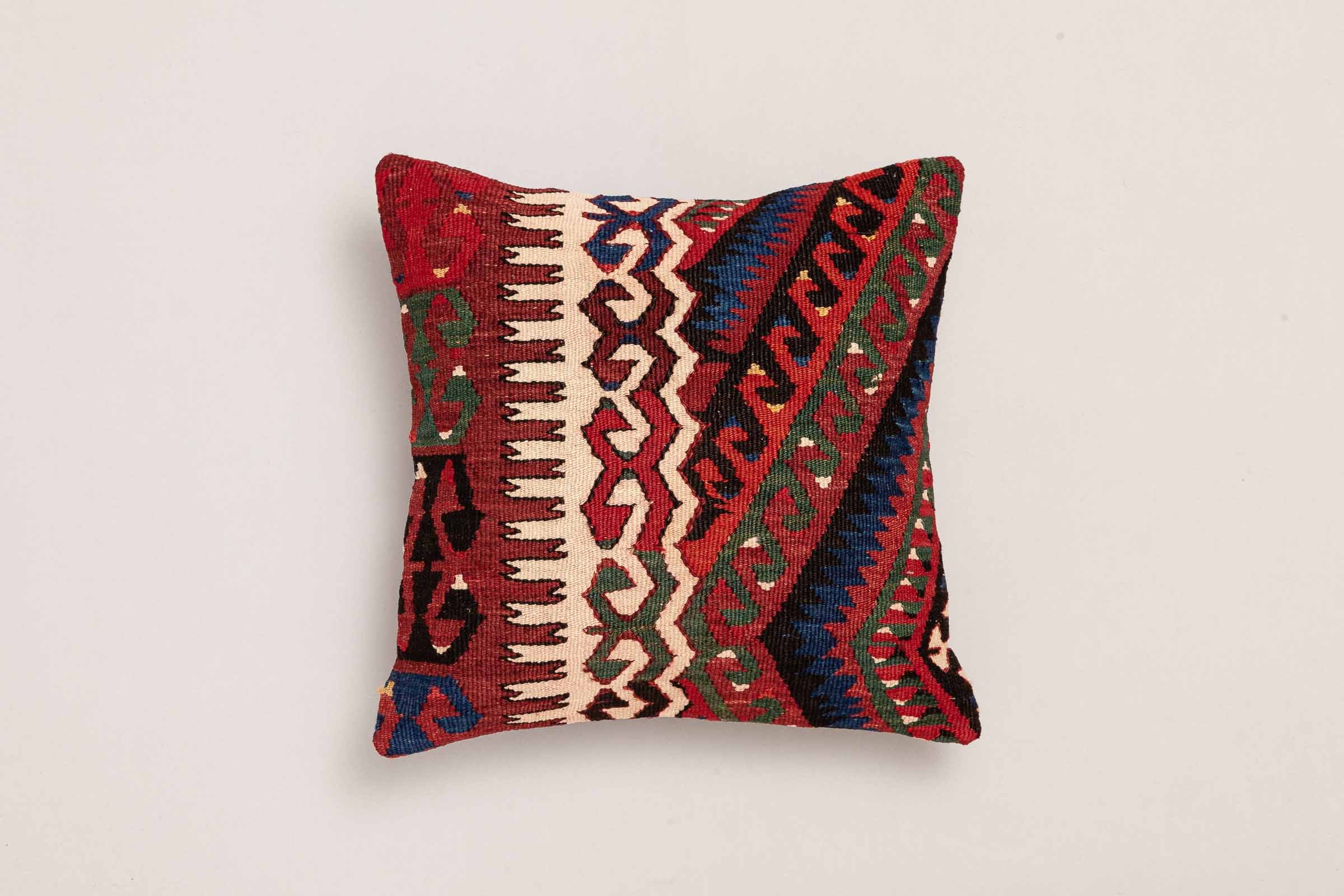 Kilim Cushion "Emi" (40x40cm) - Wild Heart Free Soul