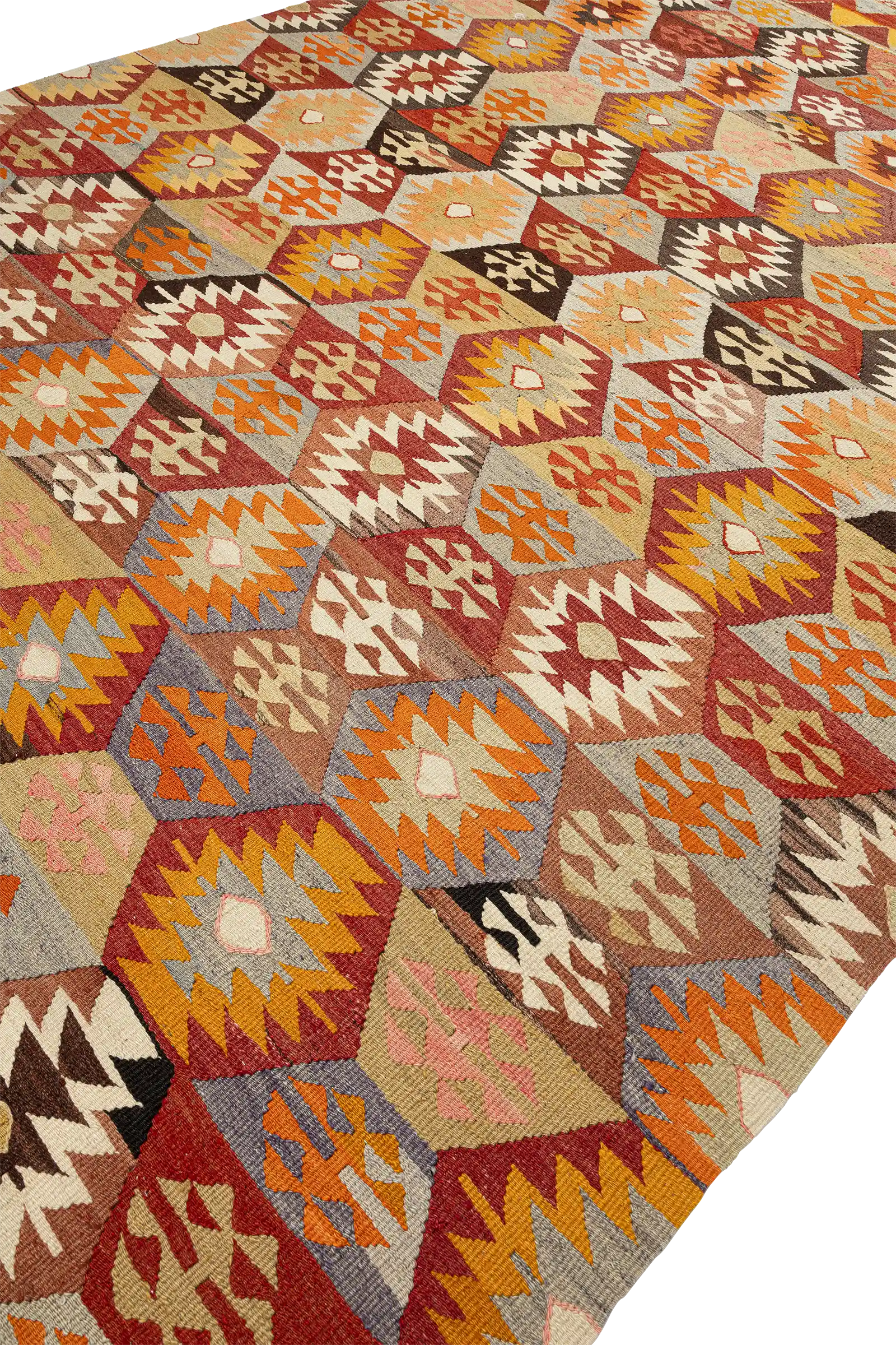 Schräge Seitenansicht des Kilims – betont die Rasterstruktur der sechseckigen Felder und die hohe Farbintensität in der Fläche