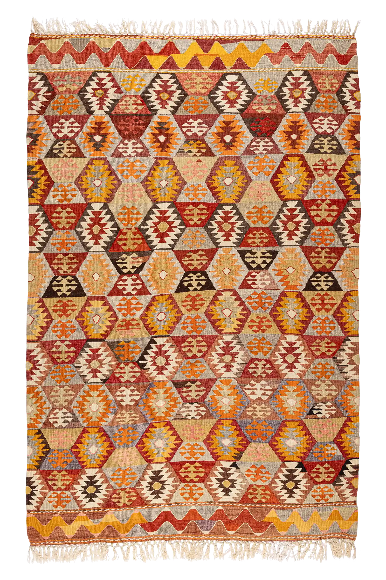 Gesamtansicht des TAVAS Kilims – großflächiger Kelim mit regelmäßig angeordneten, sechseckigen Mustern in Orange, Rot, Creme und Ocker auf neutralem Grund