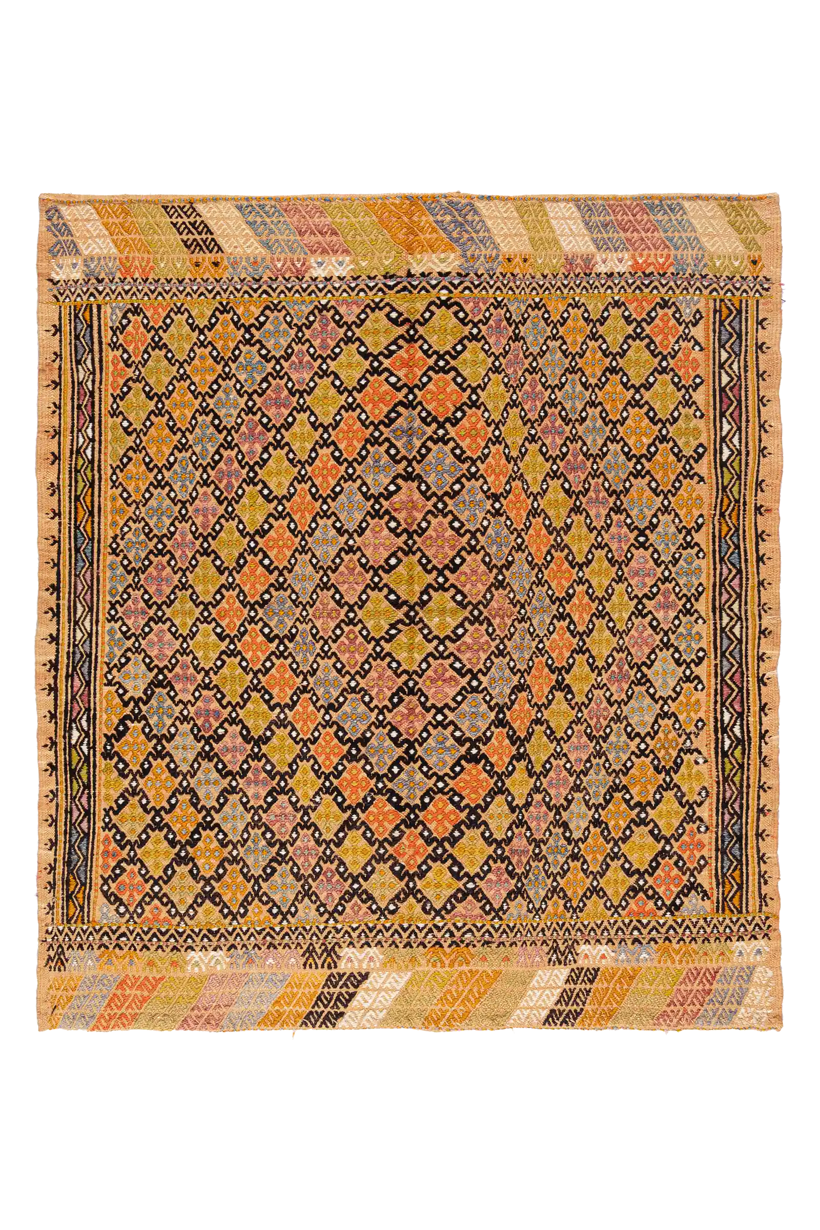 Quadratischer Vintage-Kelim mit feiner Rautenstruktur aus kleinen, bunten Karos in Orange, Gelb, Rosa, Blau und Beige auf schwarzem Gittermuster. Breite Bordüren mit geometrischen Motiven in gedeckten Naturtönen rahmen das zentrale Feld ein.