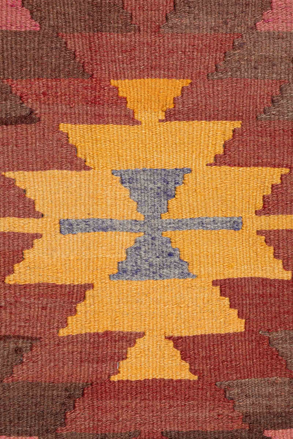 Wild Heart Free Soul AFYON Vintage Kelim mit geometrischem Muster in Gelb, Rot und Blau aus handgewebter Wolle