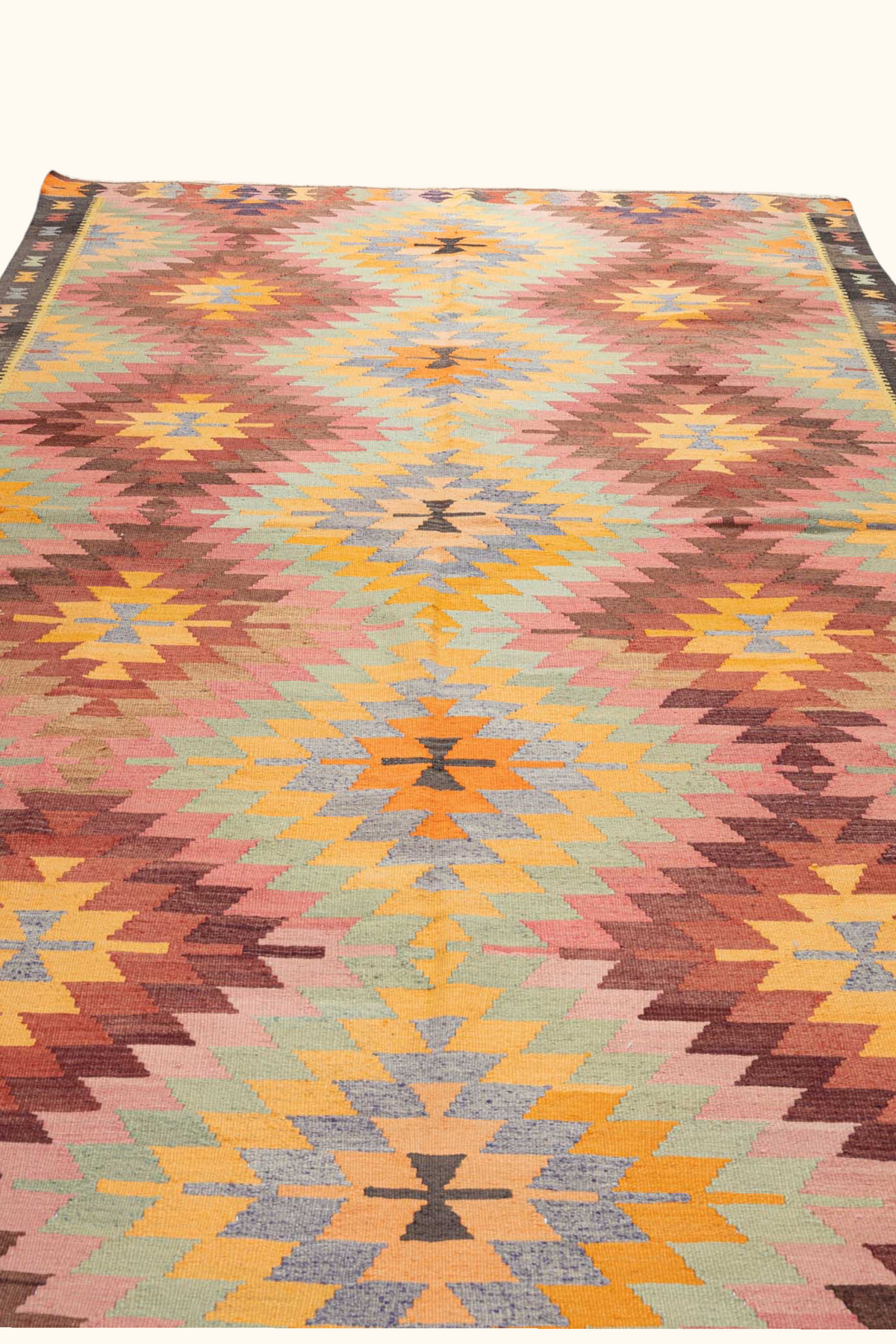 Wild Heart Free Soul AFYON Vintage Kelim aus Anatolien mit geometrischen Mustern in warmen Farben, handgewebt