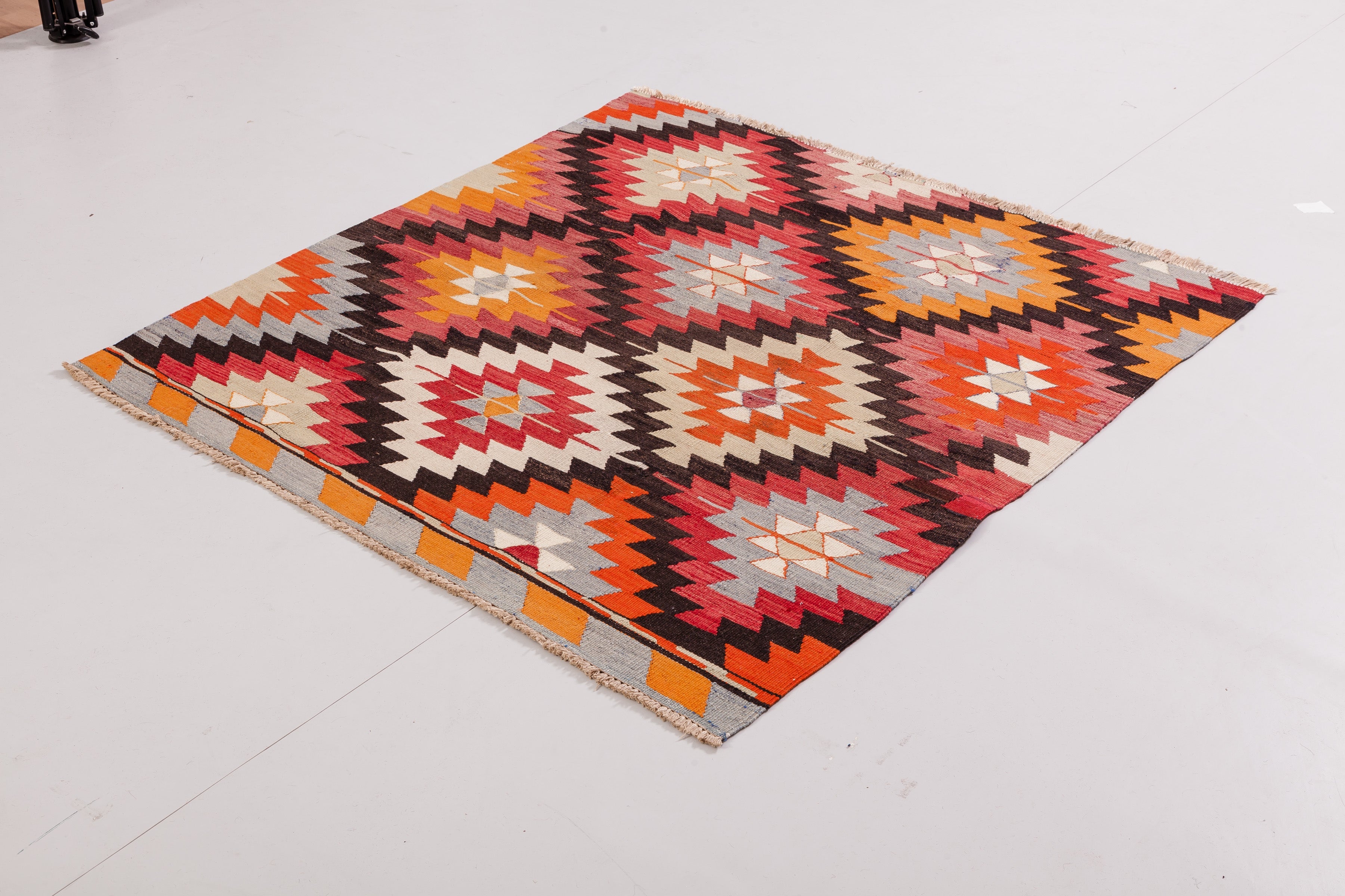 AFYON Vintage Kilim 131x126cm - Wild Heart Free Soul