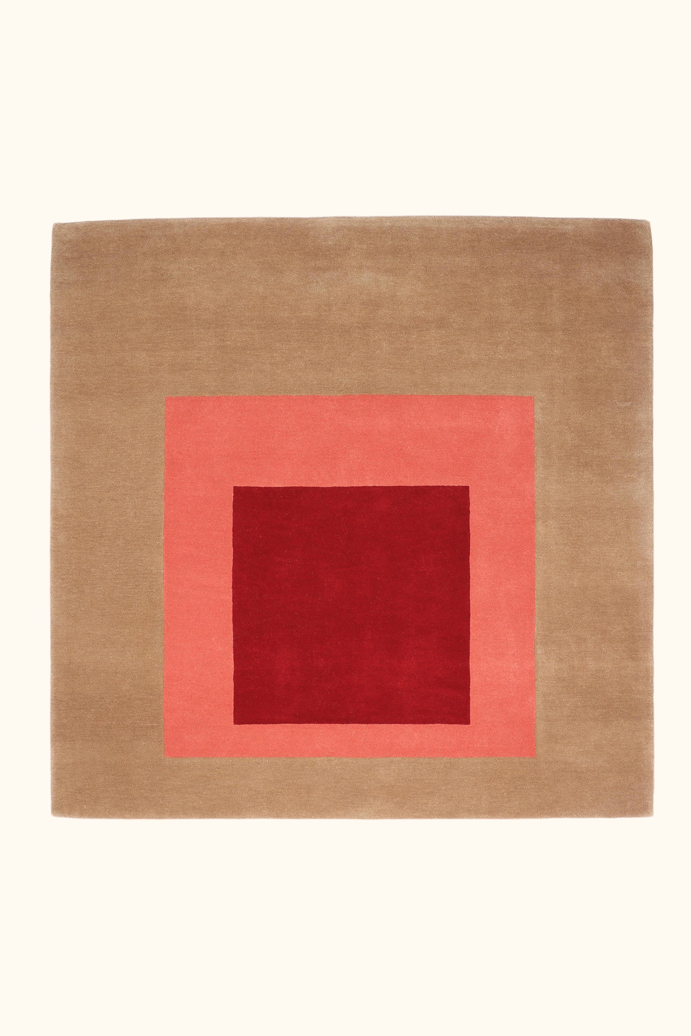 Josef Albers Bauhaus Teppich 'HOMAGE TO THE SQUARE' Braun/Rot 175x175 cm - Wild Heart Free Soul
