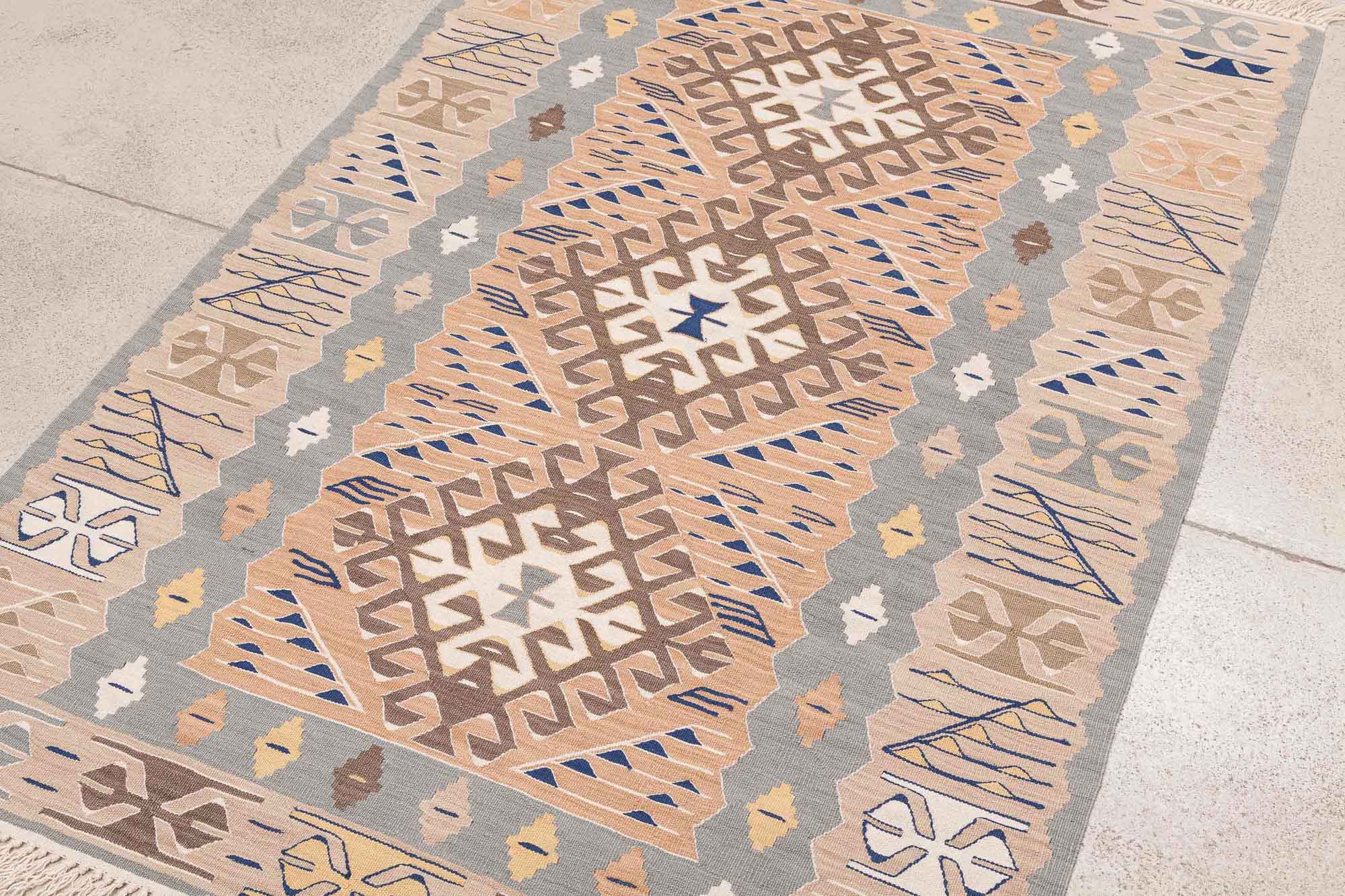 Vintage Kilim Usak 171 x 115cm - Wild Heart Free Soul