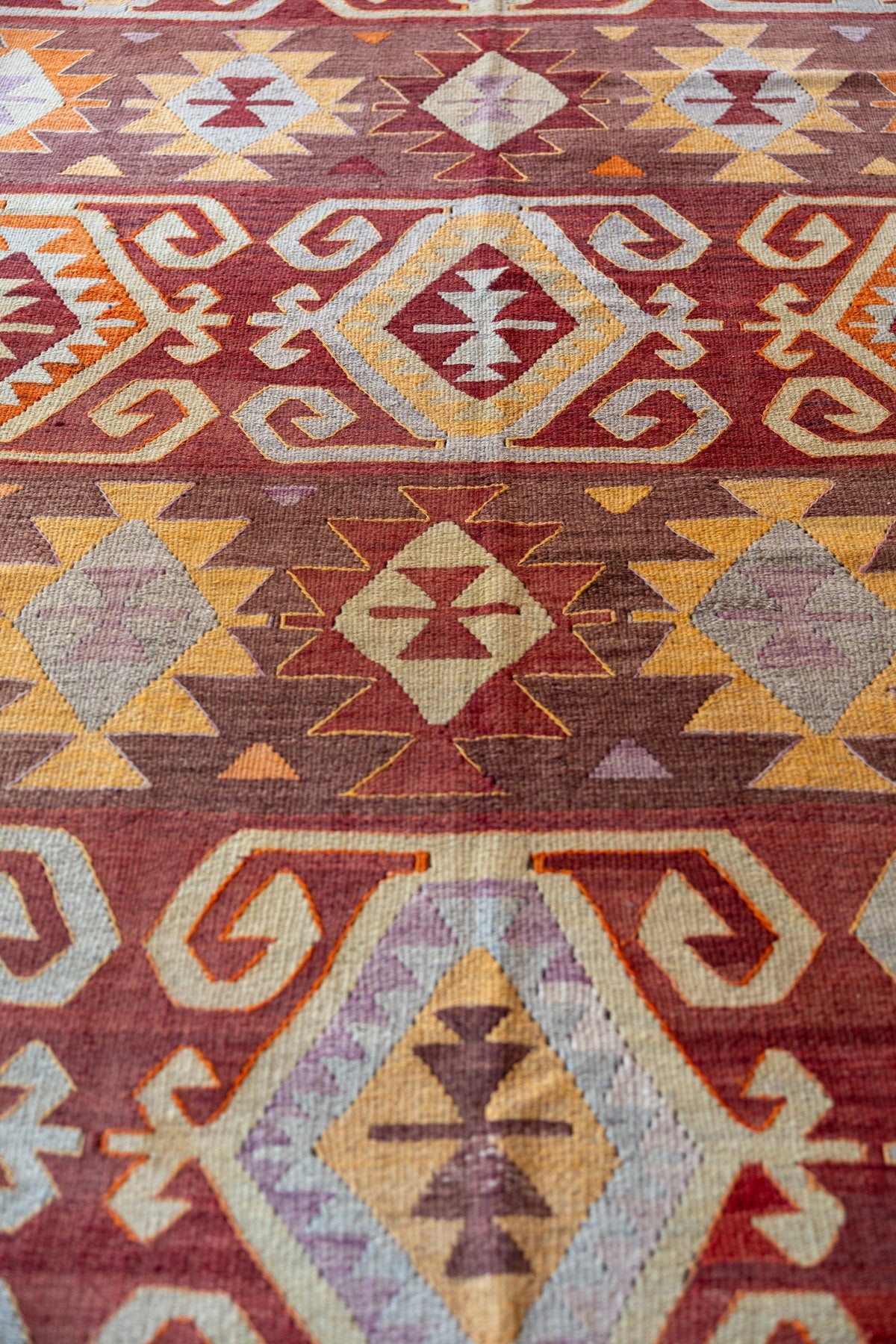 Wild Heart Free Soul Vintage Kelim aus Sivrihisar mit Rautenmuster in Rostrot, Braun, Ockergelb und zartem Flieder
